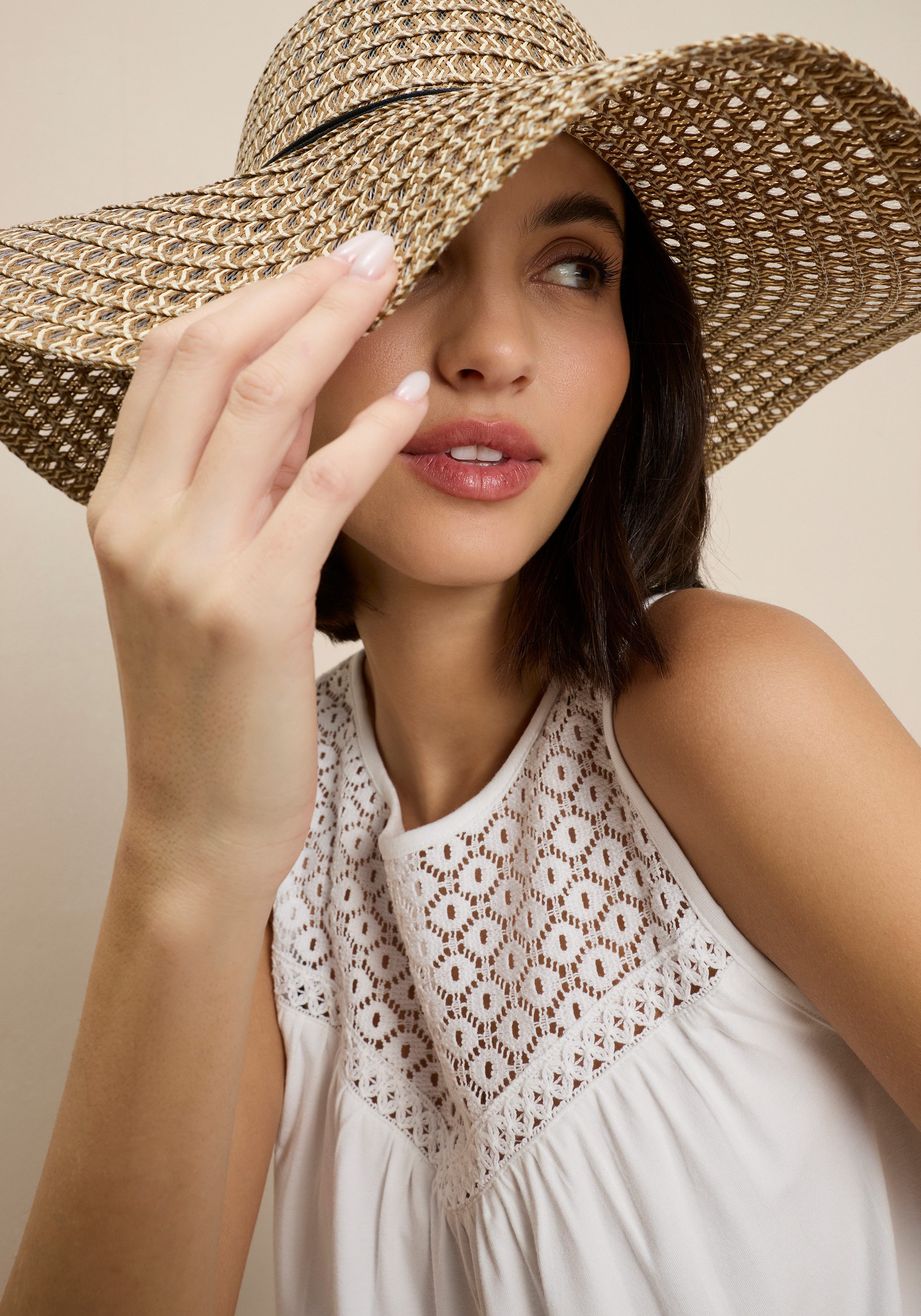 Tamaris Spitzentop mit ausgestellter Passform. € 34,99, (€ 34,99 pro 1 Stk).