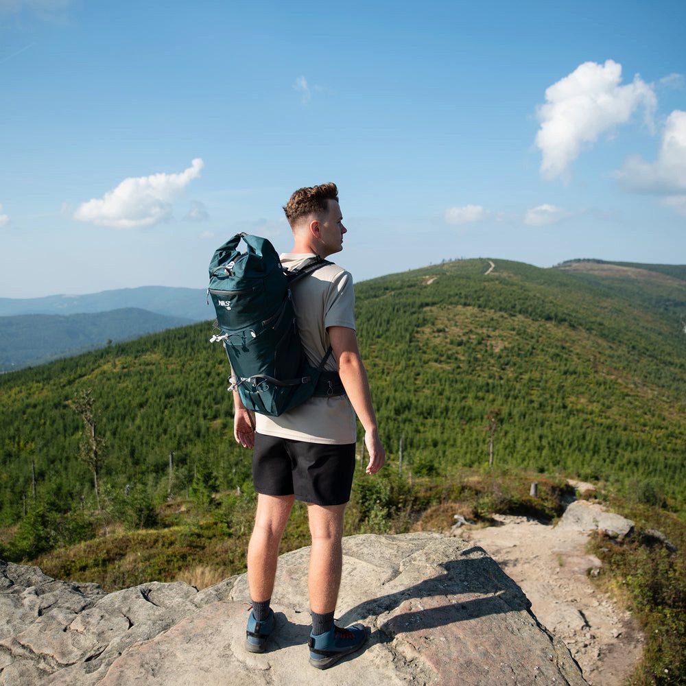 NILS CAMP Trekkingrucksack NC1938 Wanderrucksack 40L Rucksack (1-tlg., Schutz vor Wettereinflüssen), ideal für Wanderungen, Trekking und Outdoor-Abenteuer