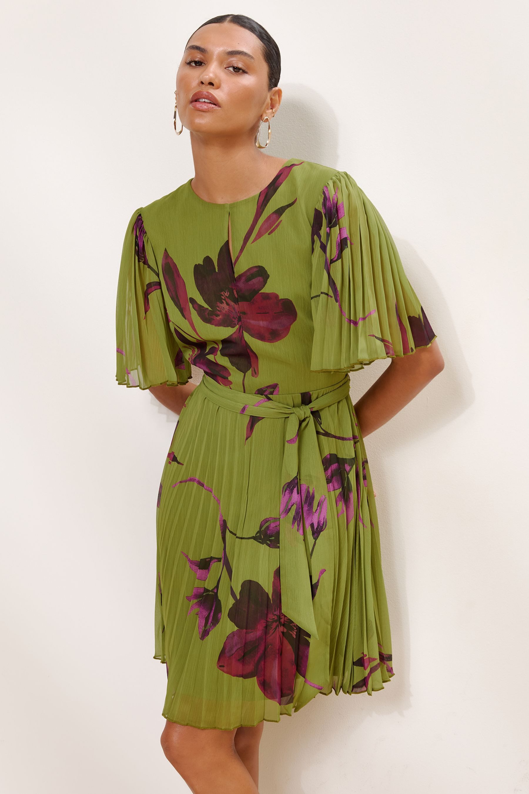 LIPSY Plisseekleid Lipsy plissiertes Minikleid mit Gürtel (1-tlg)
