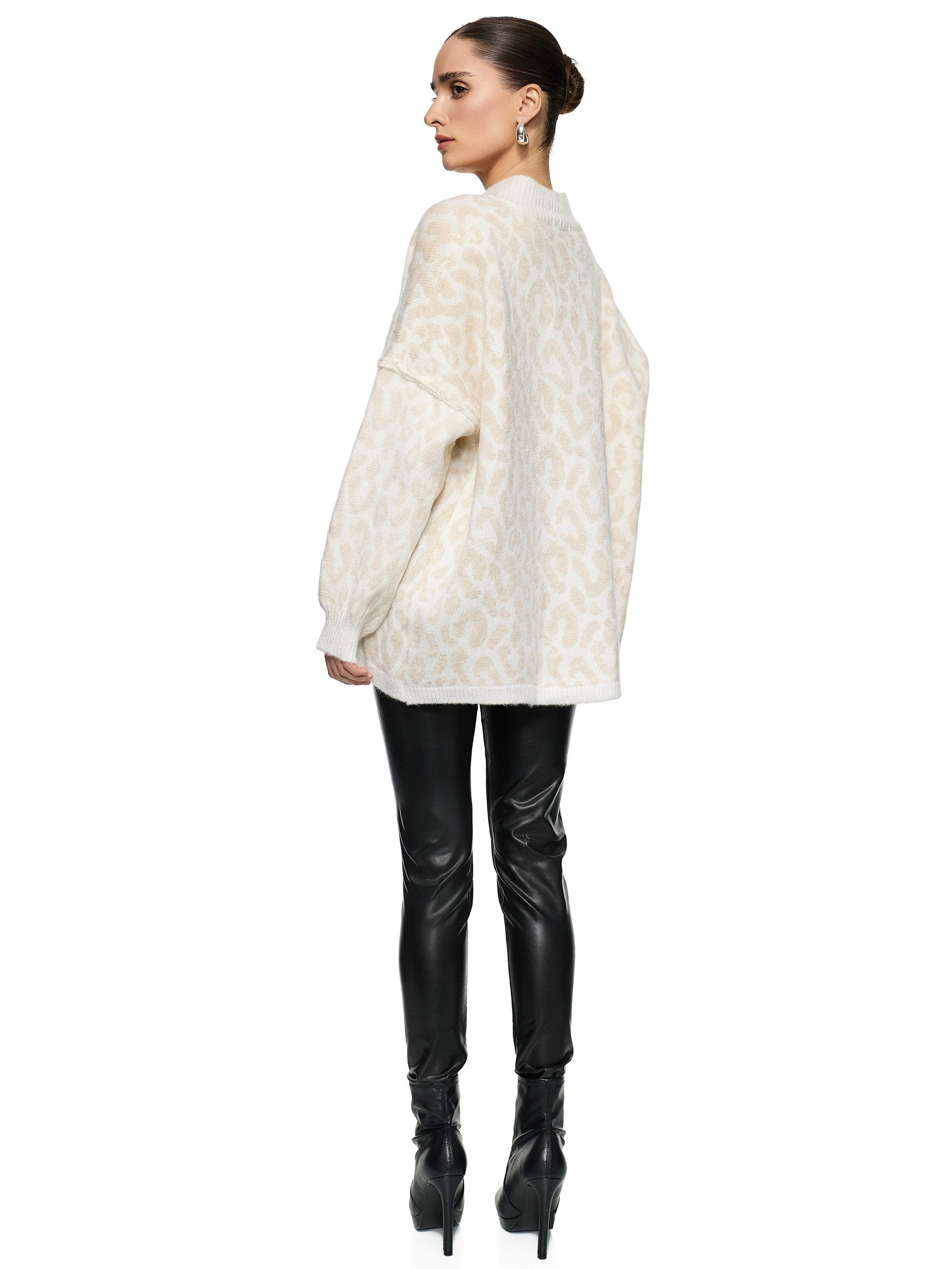 Worldclassca Cardigan WORLDCLASSCA Damen Cardigan Oversize Strickjacke Knöpfen Leopard Look Neue Kollektion - Stilvolle und gemütliche Strickmode für Damen – Bild 4 von 4