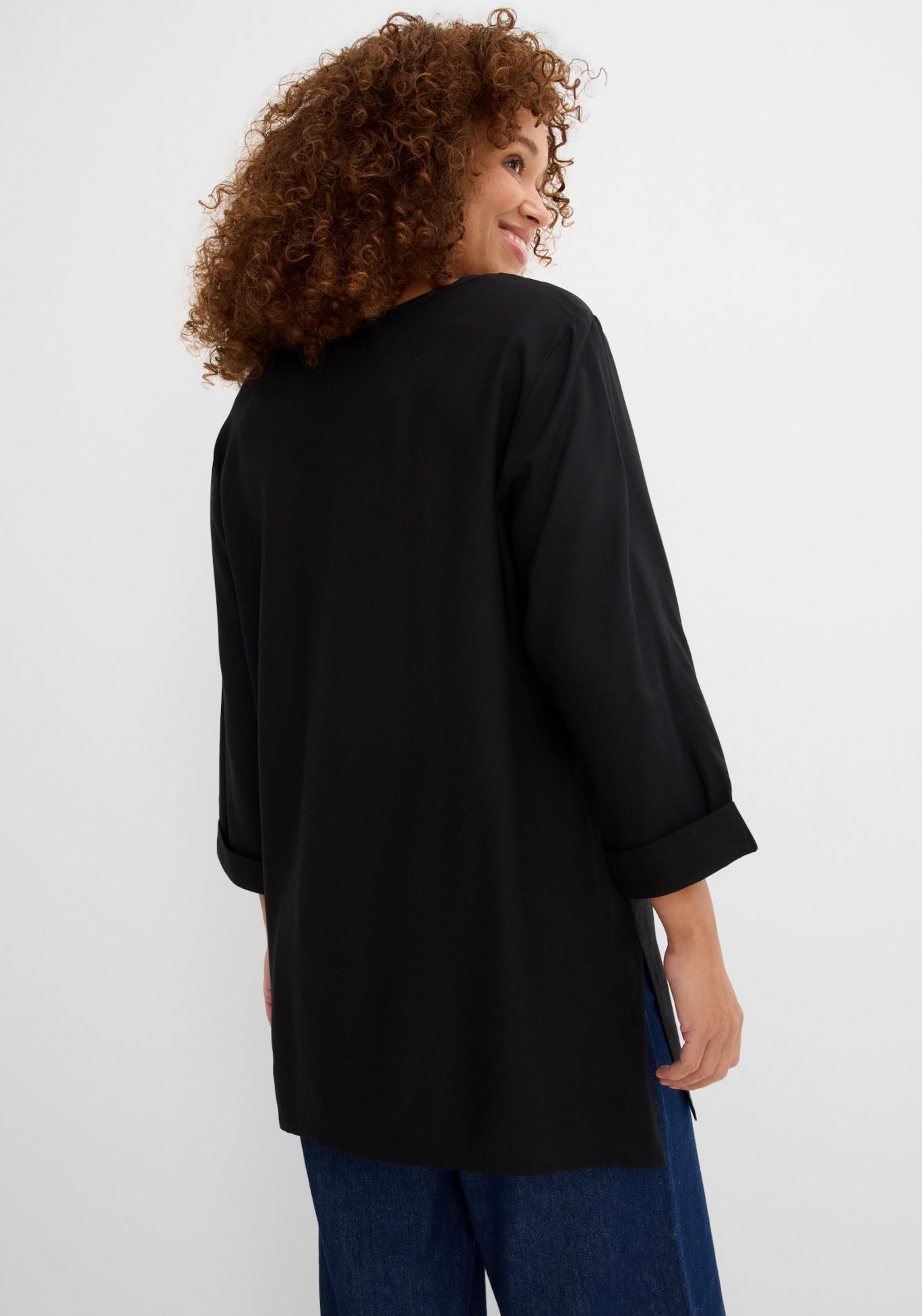 bonprix Shirtbluse Oversize-Passform, mit Zipfelsaum, mit Ausschnittdetail, 3/4-Ärmel