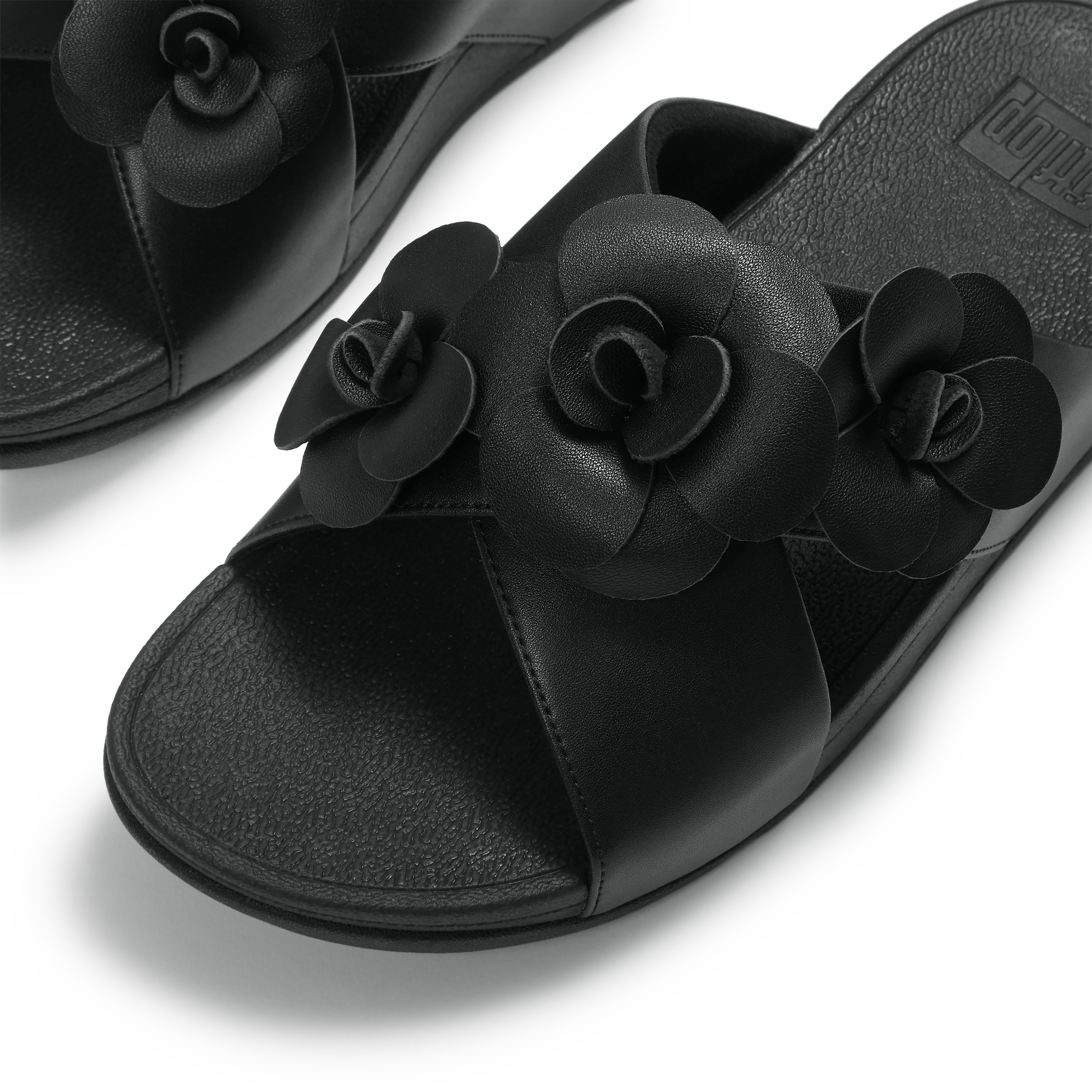 Fitflop LULU FLOWER CROSS SLIDES Pantolette Keilabsatz, Sommerschuh, Schlupfschuh mit dekorativen Blüten