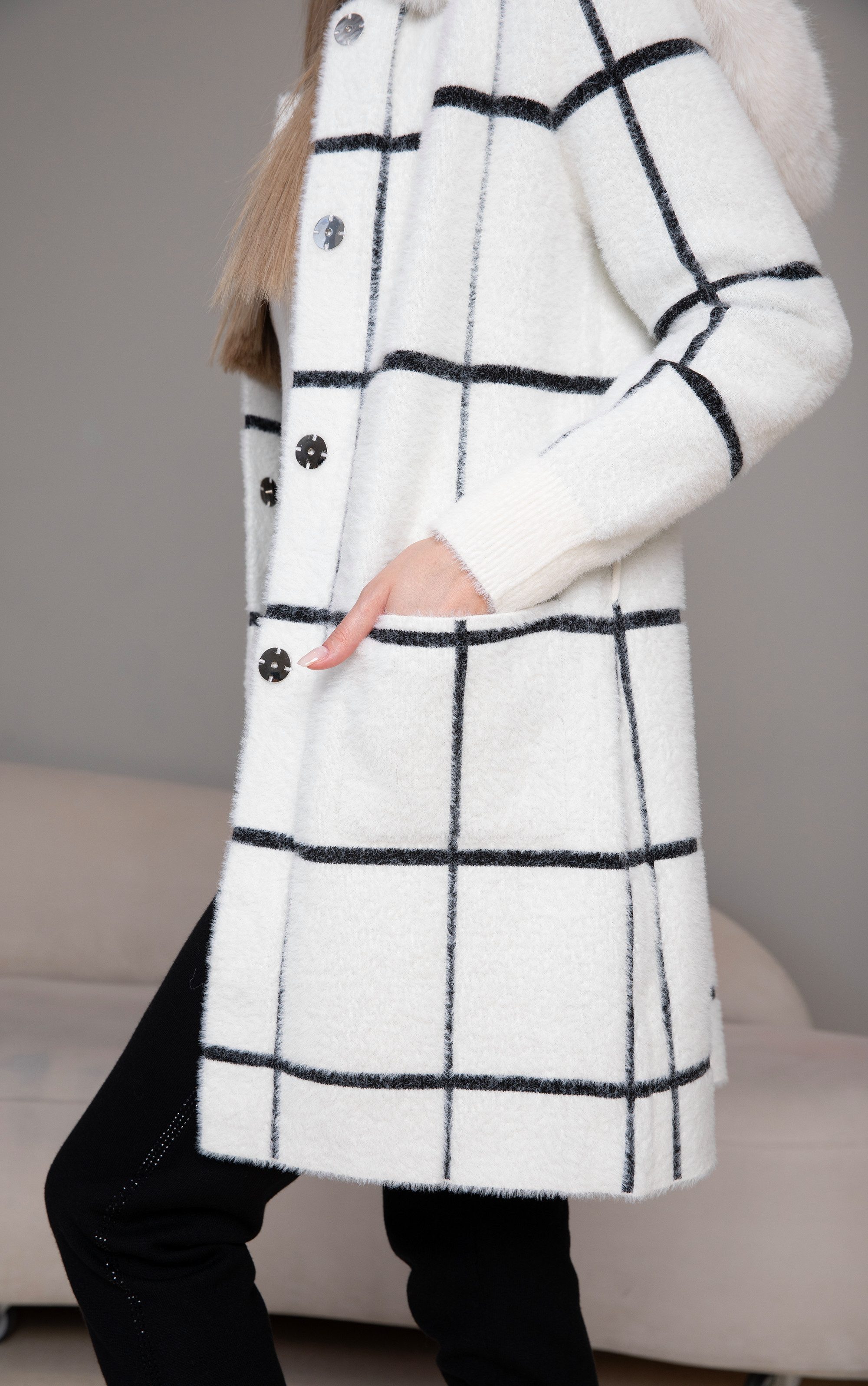 Passioni Strickmantel in Ecru mit Kapuze und Pelzbesatz