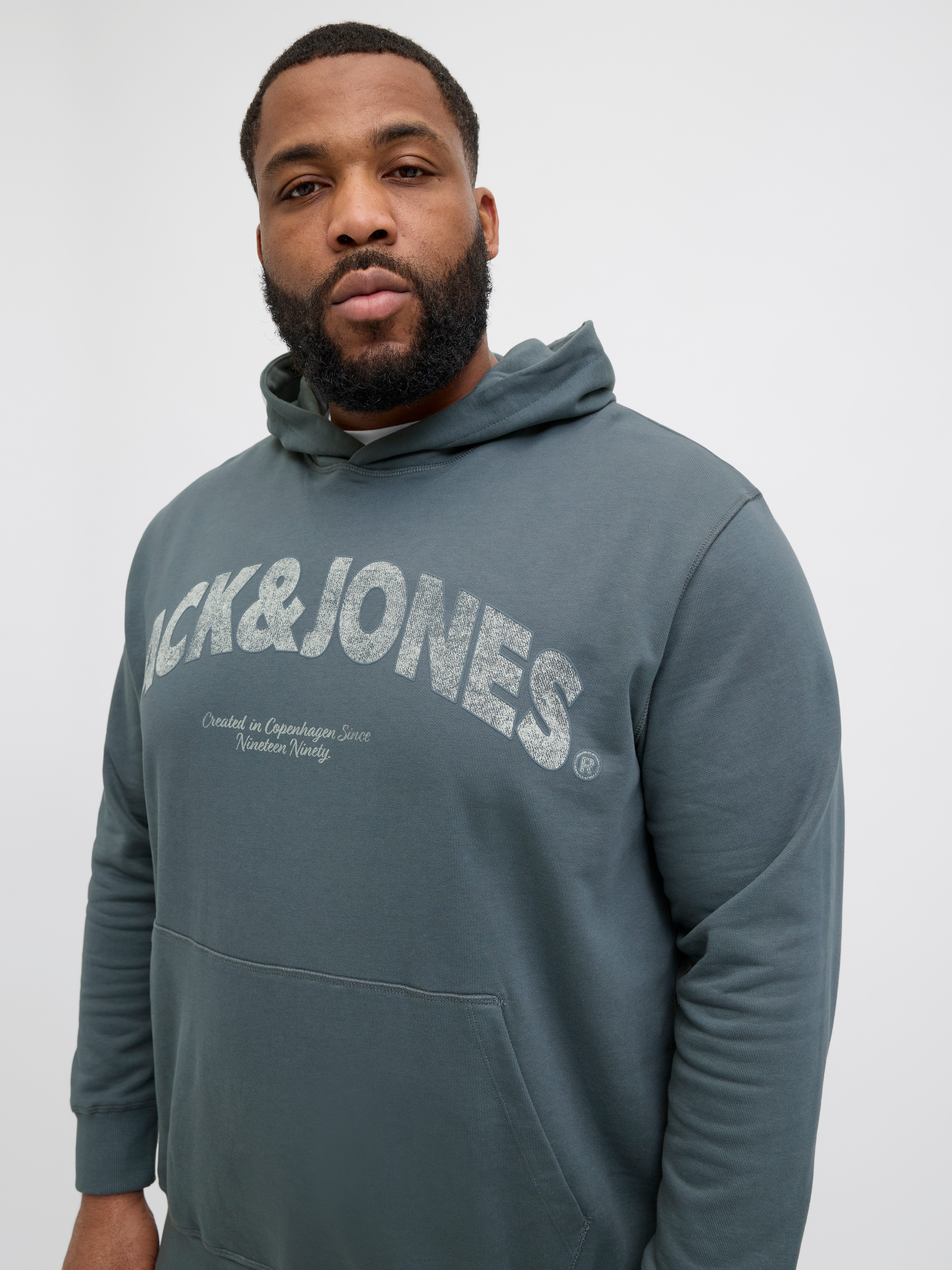 Jack & Jones PlusSize Kapuzensweatshirt JORALMERIA SWEAT HOOD PLS mit Logo günstig online kaufen