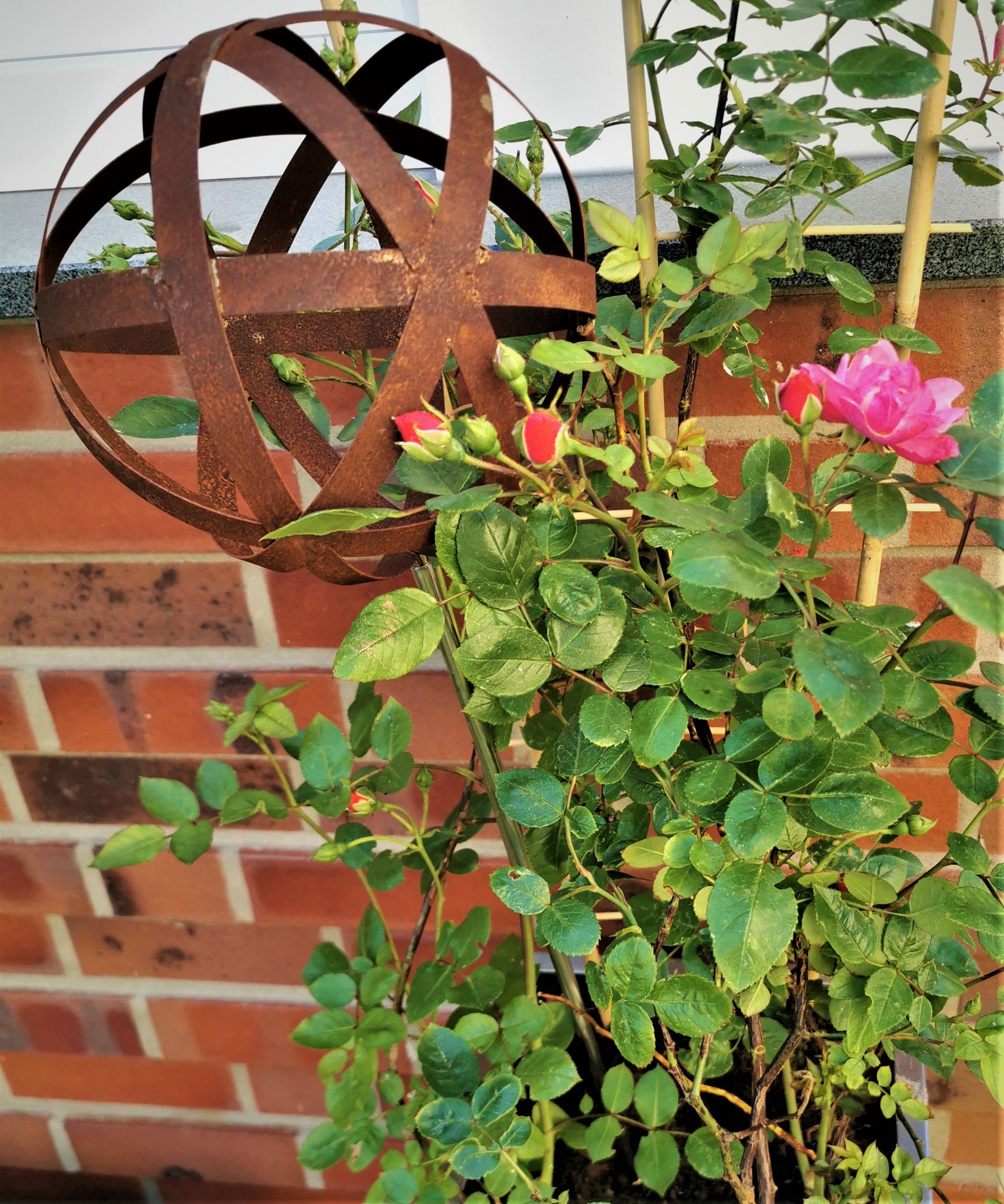 Jürgen Geflecht mit Stab Streifenkugel Roststahl 3er-Set Rosenkugel Garten-Ambiente Bocker Größen Gartenstecker cm verschiedene 80 Cortenstahl im Geflechtkugel