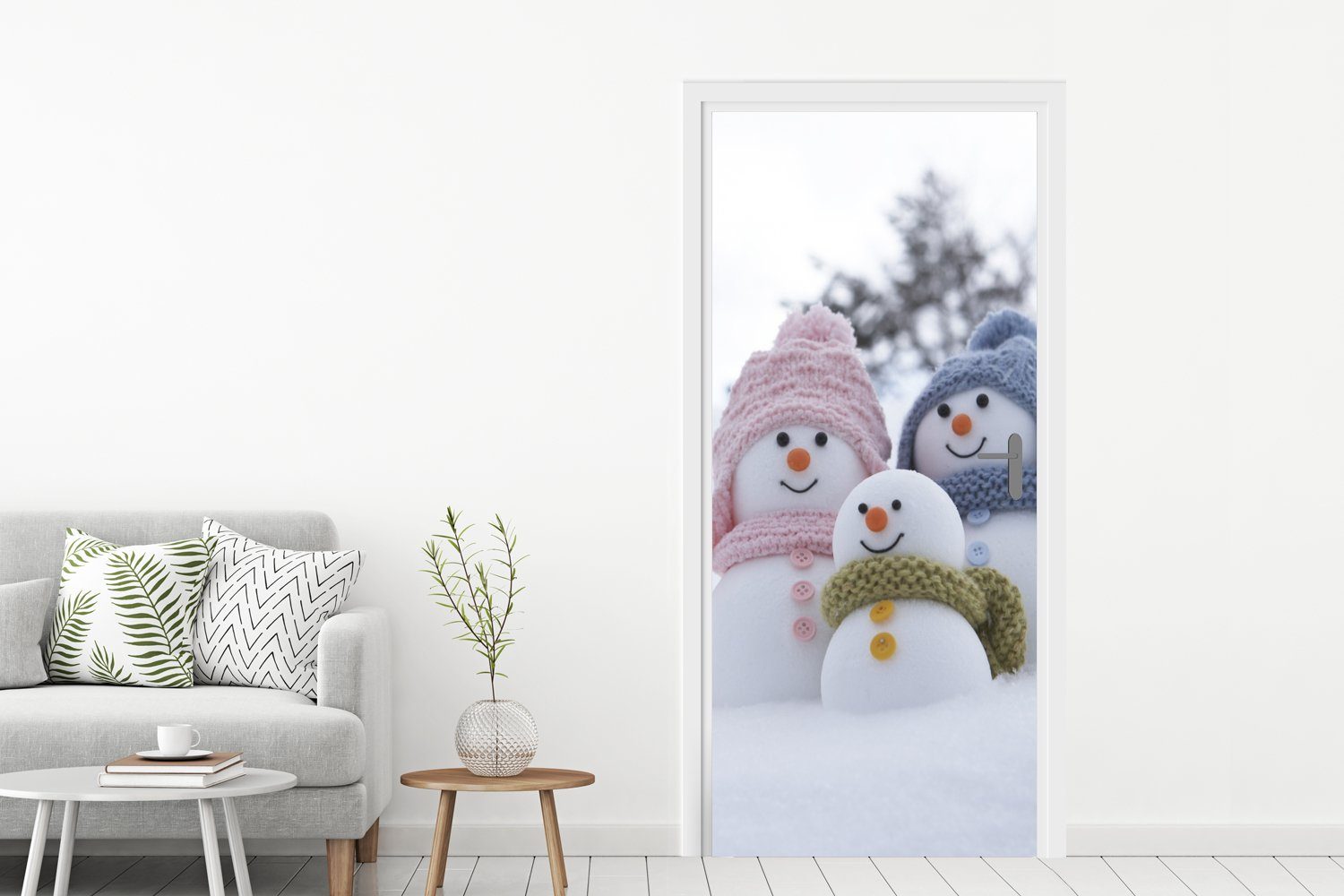 St), (1 verschneiten Matt, Landschaft, MuchoWow in 75x205 Türtapete Familie Türaufkleber, einer für Weihnachtspuppen bedruckt, Tür, von cm Eine Fototapete