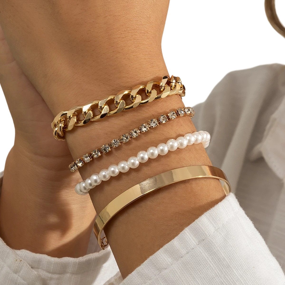 VEKROBOT Armband Boho Perlen Armband Set mehrlagig mit glitzernden Strass Kunstperlen (Set, 1-tlg., Mehrreihiges Armband mit künstlichen Perlen), Stapelbares Armband Set Geschenk für Frauen