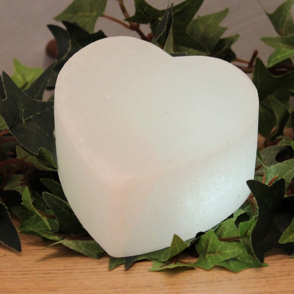 HIMALAYA SALT DREAMS Salzkristall-Tischlampe Herz, Salzkristall Unikat, Warmweiß, jeder wechselbar, cm ca.6 H: aus Handgefertigt ein Stein - LED