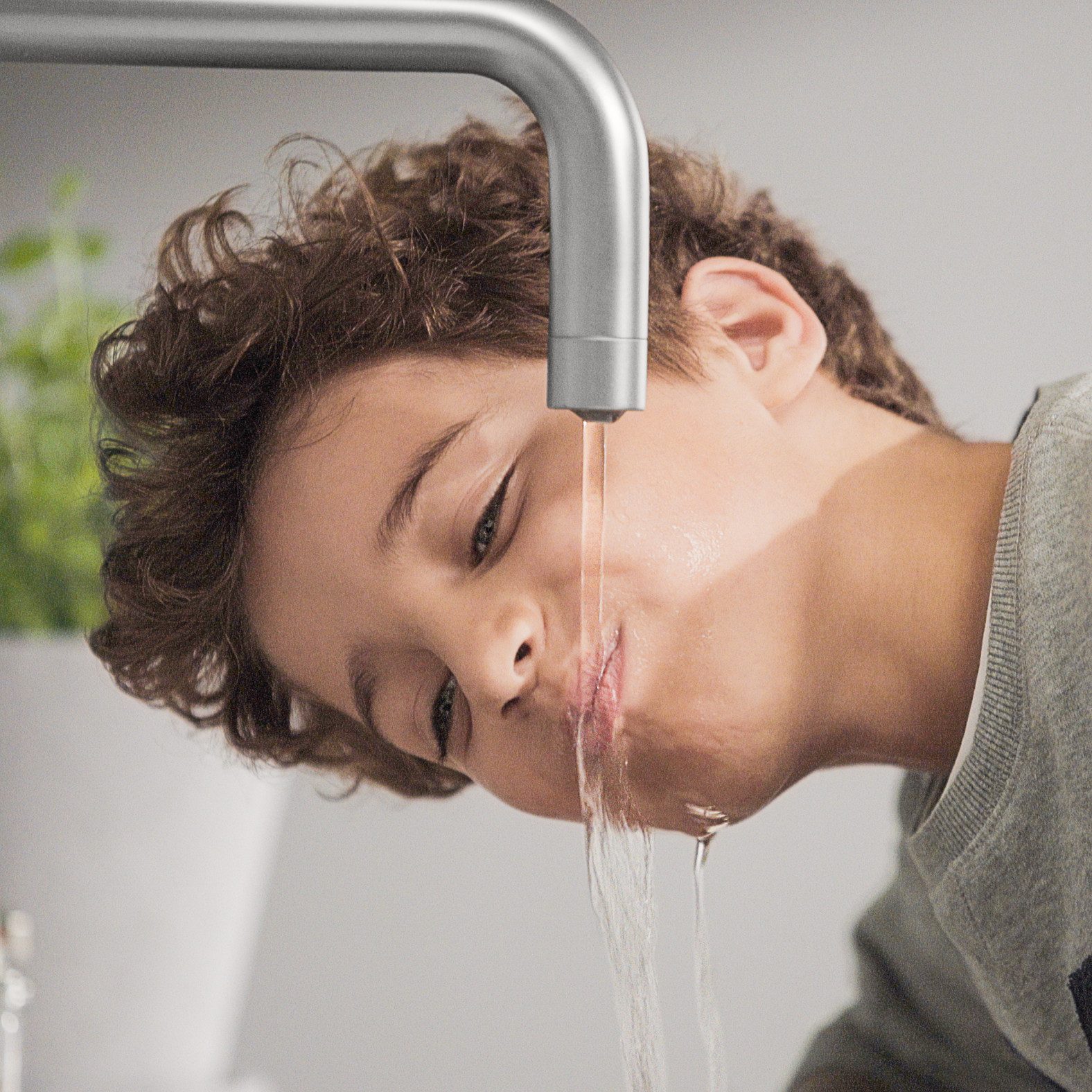 BRITA Küchenarmatur yource pro select Edelstahl, Eckig, Yource CO2-Zylinder, BRITA P 3000-S Filterkartusche