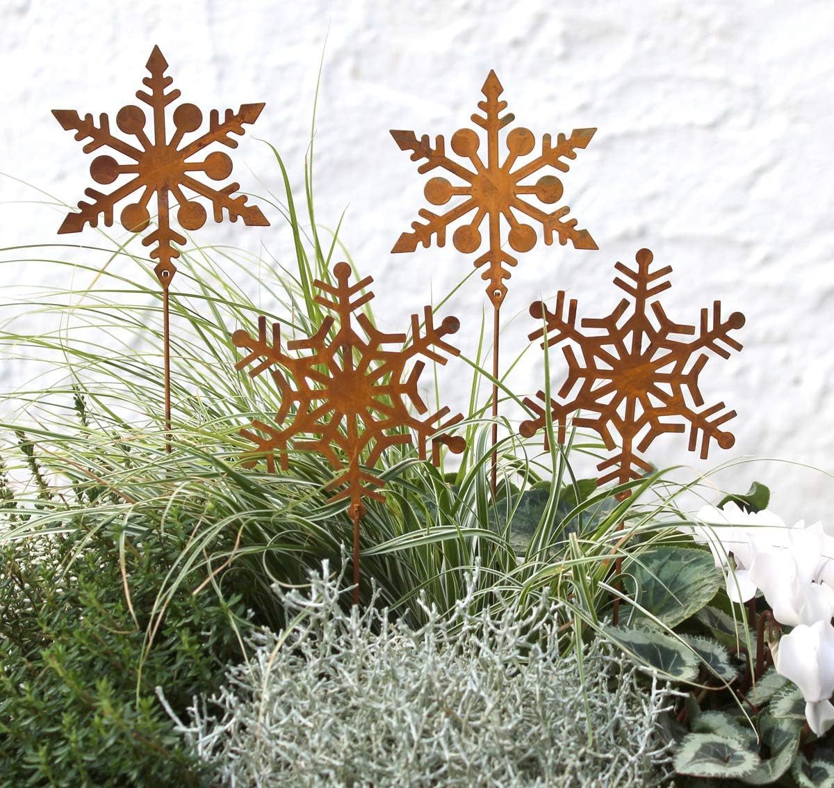 LB H&F Lilienburg Dekofigur 4er SET SCHNEEFLOCKE Rostdeko Gartenstecker Dekofigur Gartenfigur Rost (rostig rostoptik Gartenstatue Blumentopf Blumenkasten Blumenbeet Beetstecker Schneeflocken Edelrost Terrasse Balkon Metallstecker Roststecker Dekostecker Dekofigur Geschenk Mitbringsel Gartenparty Silvester Neujahr Weihnachten Weihnachtsdeko außen draußen Gastgeschenk Metalldeko Topfstecker, Metallfigur Eingang Fenster Fensterbrett Herbstdeko Metall Deko Garten Geschenk), vintage idee günstig draußen wetterfest, Rostfigur Stecker Metall Herbst Winter Rostig Gartenfreund), Gartendeko zum Stecken Blumenkübel Blumenstab