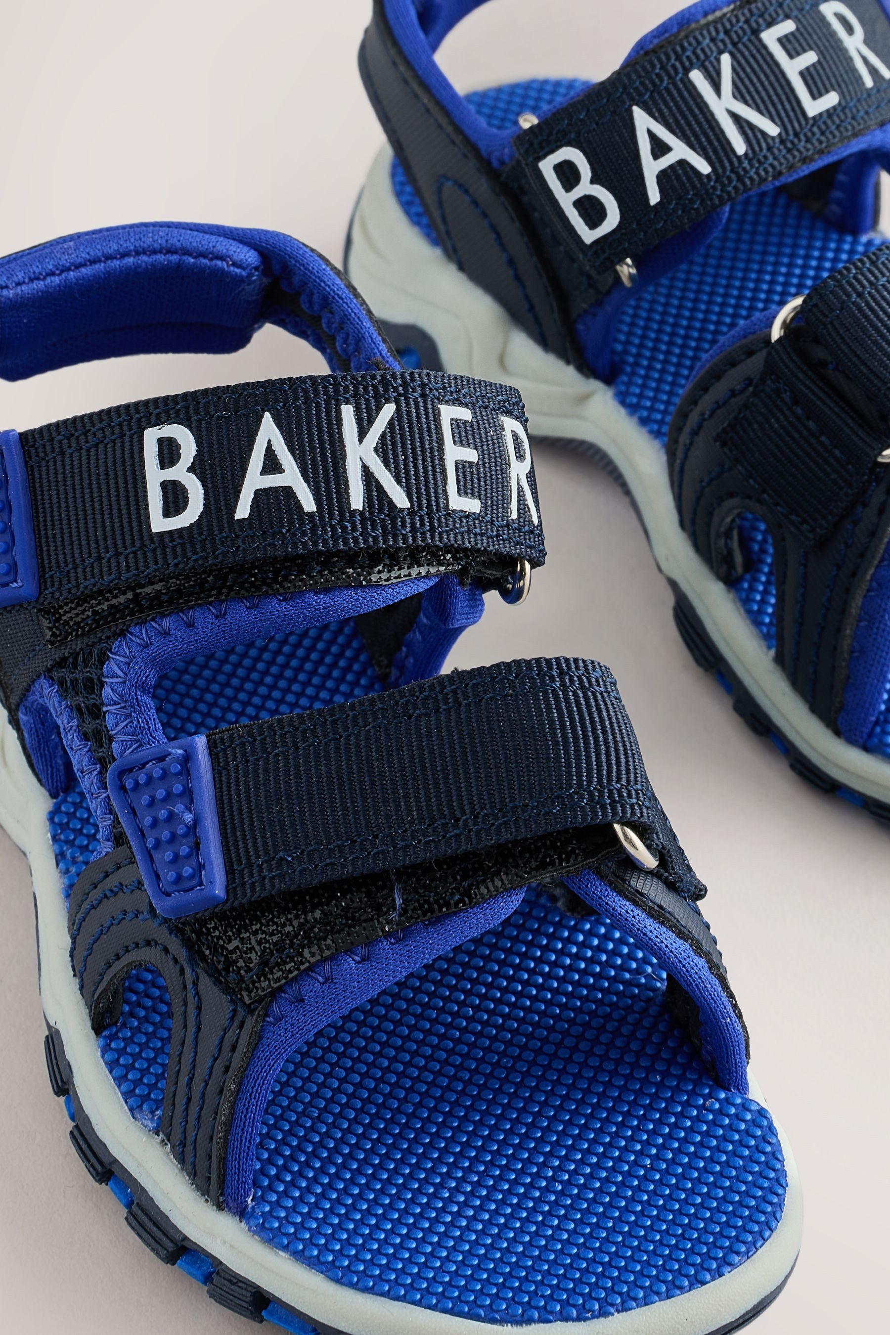 Baker by Ted Baker Baker by Ted Baker Tech-Sandalen im Utility-Stil Sandale (1-tlg)