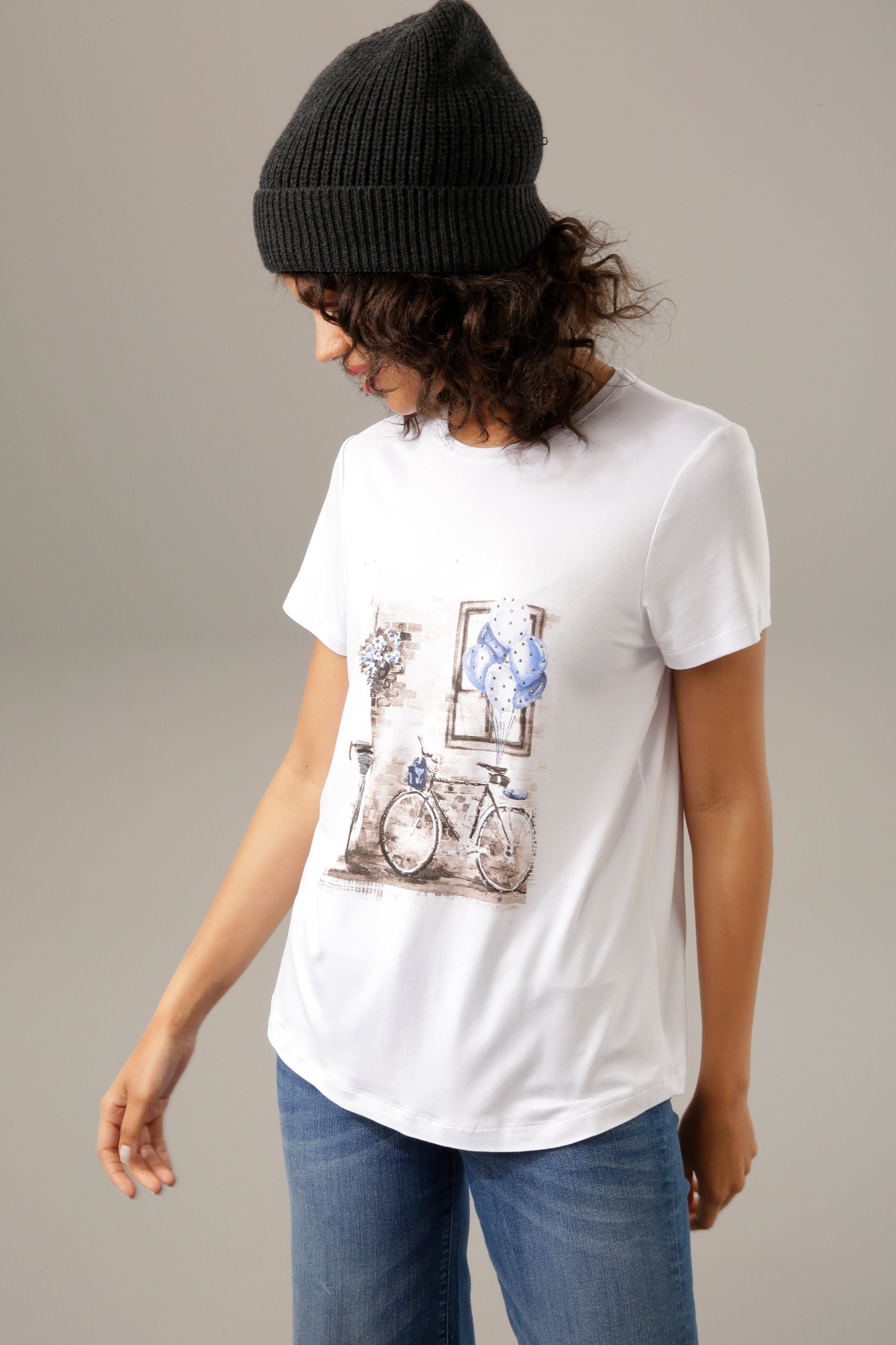 Glitzersteinchen mit CASUAL verzierter T-Shirt Frontdruck Aniston
