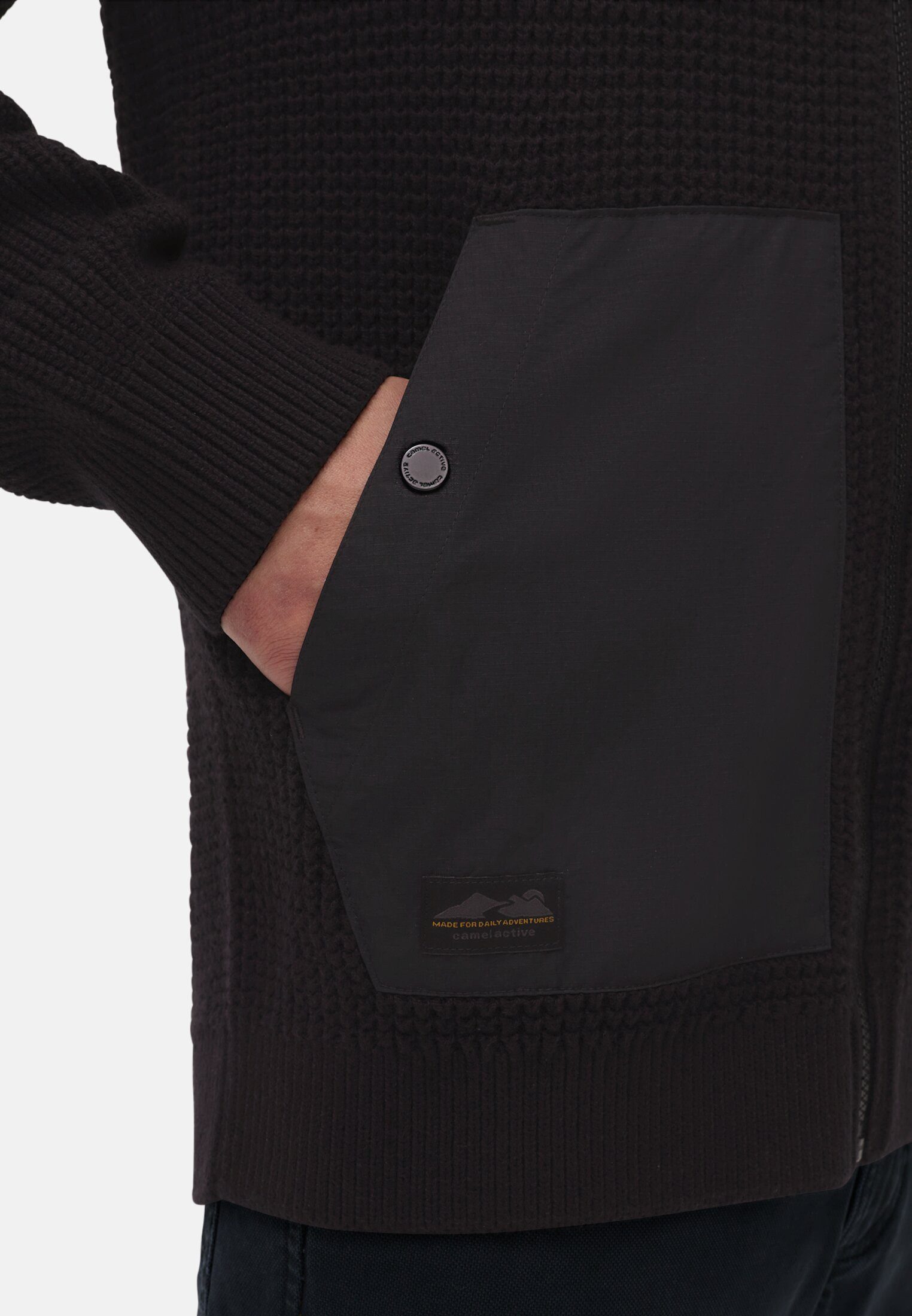 camel active Strickjacke mit einrollbarer Kapuze Langarm Stehkragen