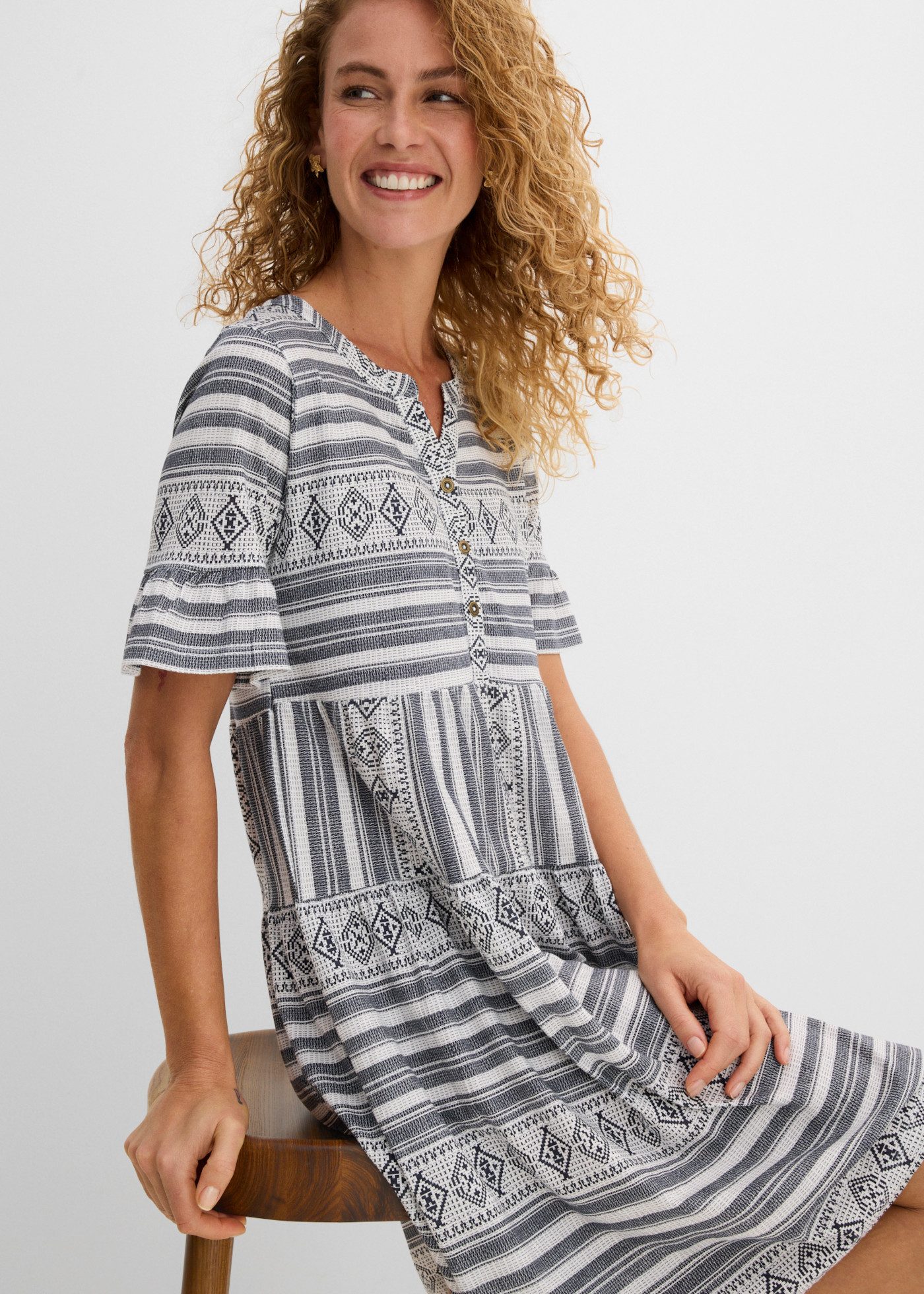 bonprix Shirtkleid mit All-Over Print, aus Viskosemischung, lässig geschnitten – Bild 4 von 5