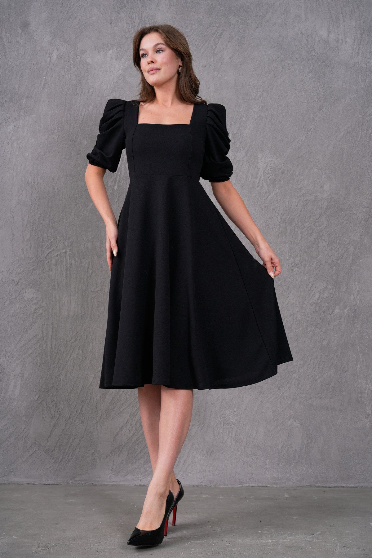 Minikleid Midikleid mit eckigem Ausschnitt und kurzen Ärmeln