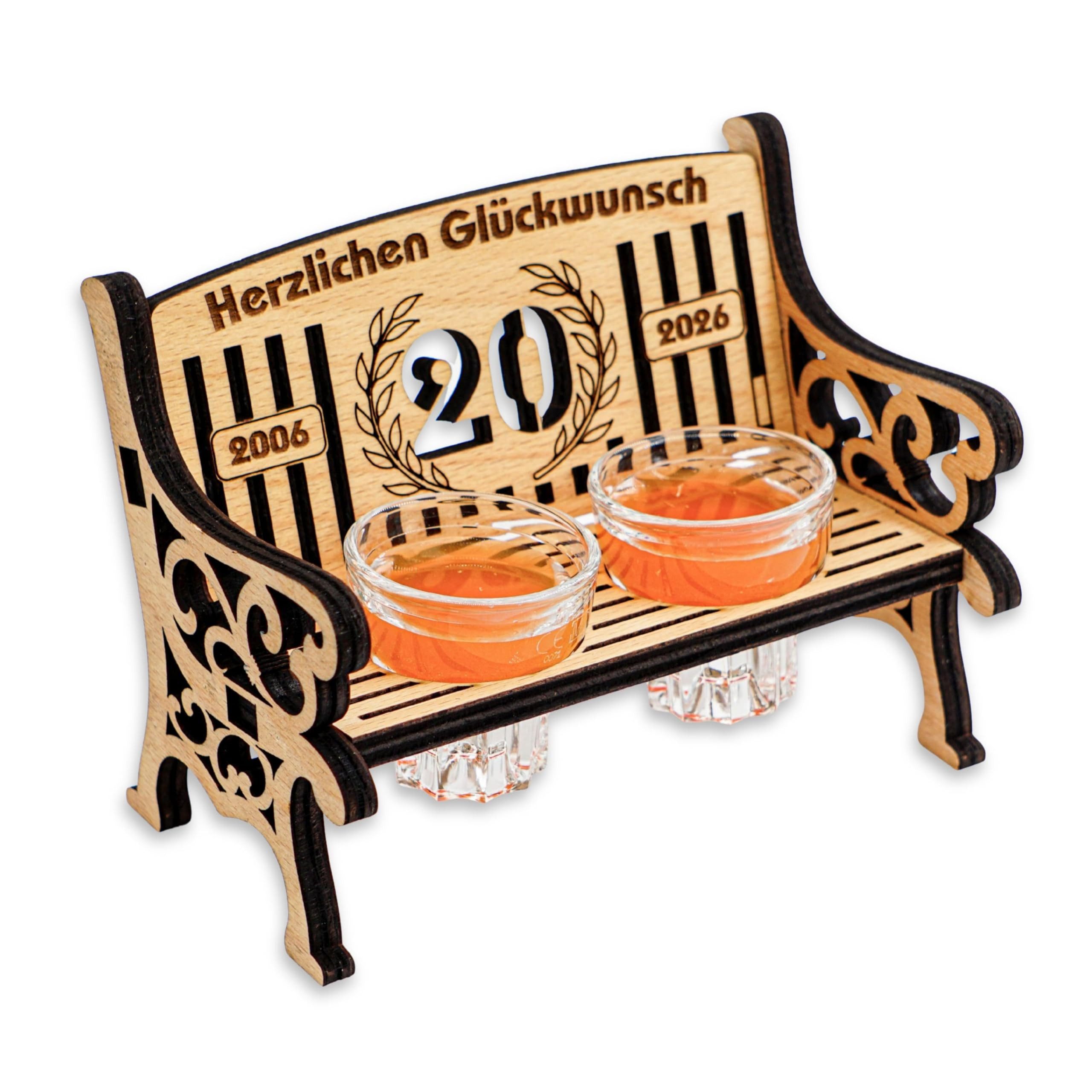 DARO Design Dekoobjekt Schnapsbank Geburtstag Holz Geschenk Geldgeschenk mit 2 Gläsern (Geschenkset, 20. Geburtstag – 2006–2026 – 2 Gläser), ca. 16 × 12 cm, geöltes Buchensperrholz