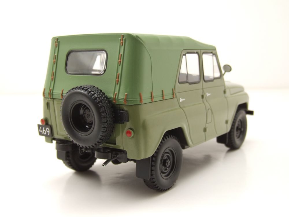 Whitebox Modellauto UAZ 469 1975 grün, Maßstab 1:24