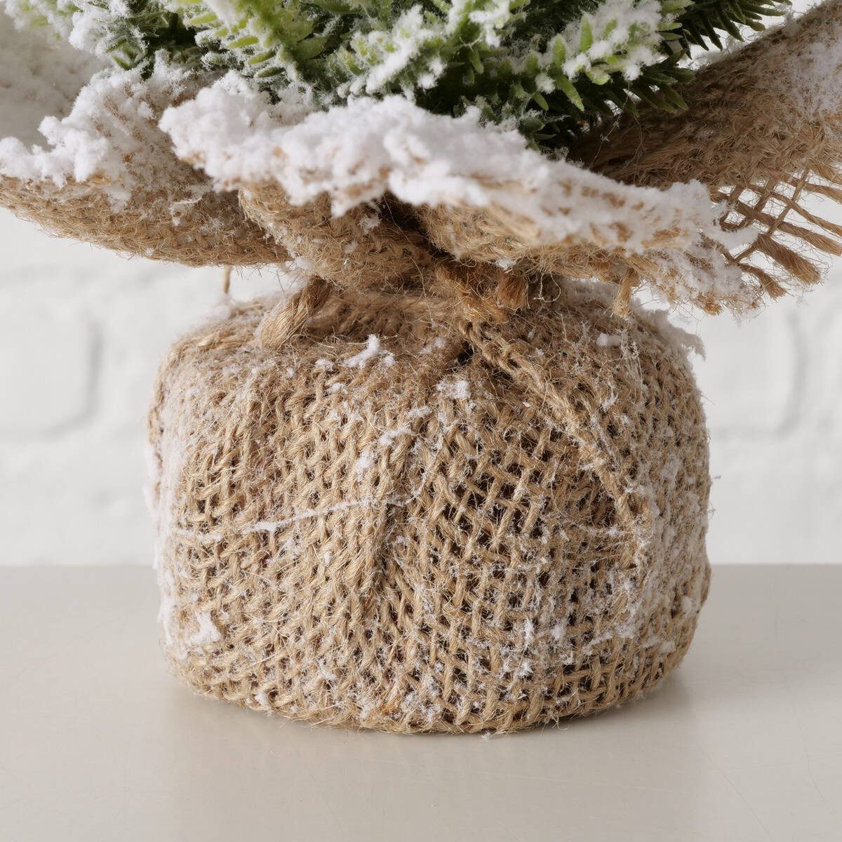 BOLTZE Künstlicher Weihnachtsbaum Künstlicher Tannenbaum in einem Topf aus Jute TANNE, 31 cm, künstlich, in einem Jute-Topf