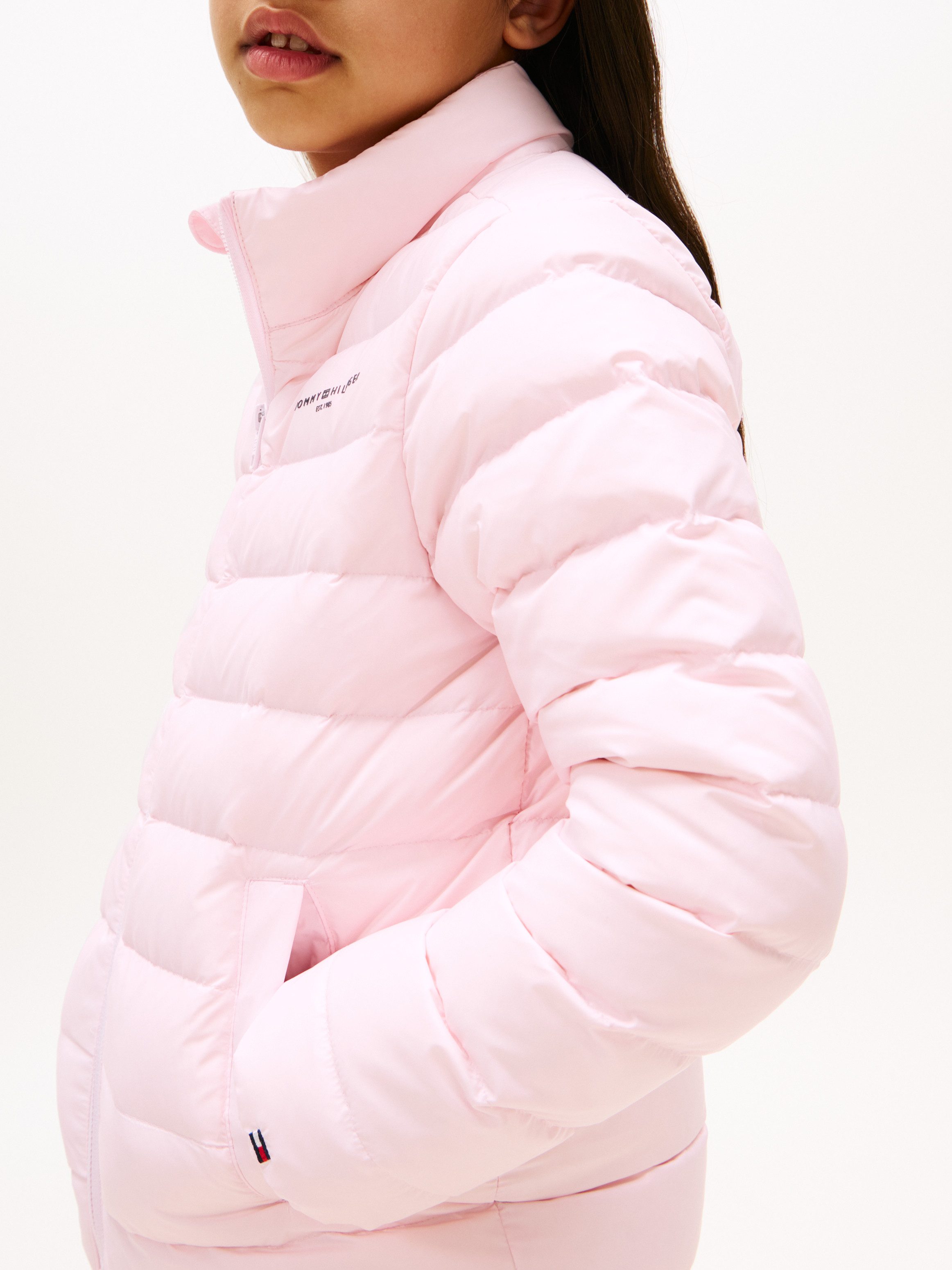 Tommy Hilfiger Steppjacke ESSENTIAL LIGHT DOWN JACKET für Kinder bis 16 Jahre, Logodruck auf der Brust