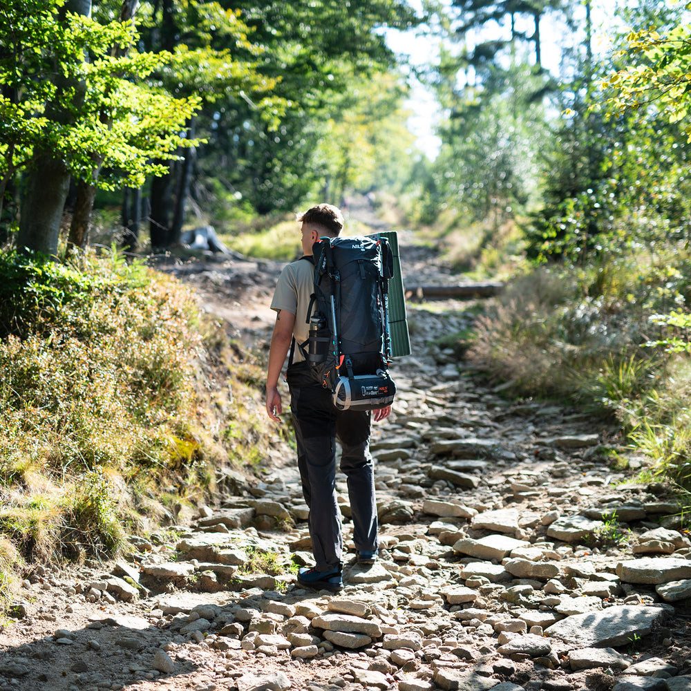 NILS CAMP Trekkingrucksack Wanderrucksack 65L Freizeitrucksack (1-tlg., Fortschrittliches Fächer- und Belüftungssystem), Atmungsaktives Rückensystem für hohen Tragekomfort