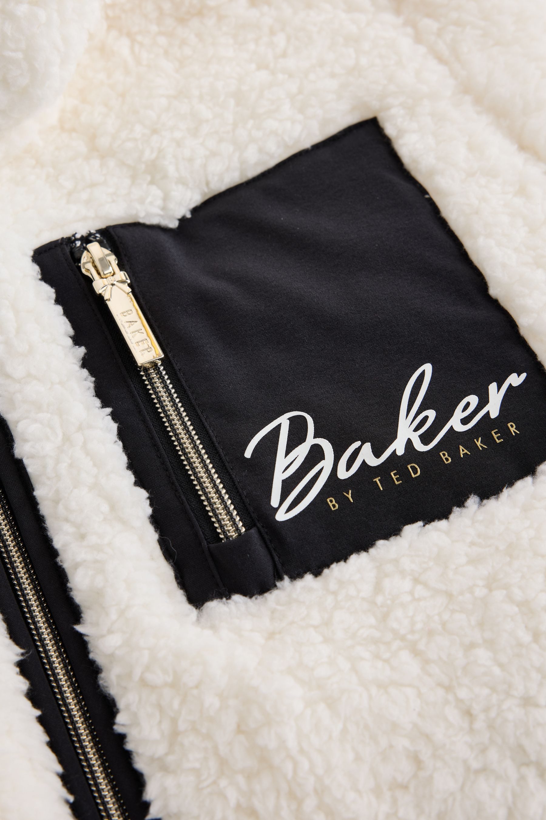 Baker by Ted Baker Fleecejacke Baker by Ted Baker Oversized Fit Kapuzenjacke (1-St) – Bild 4 von 5