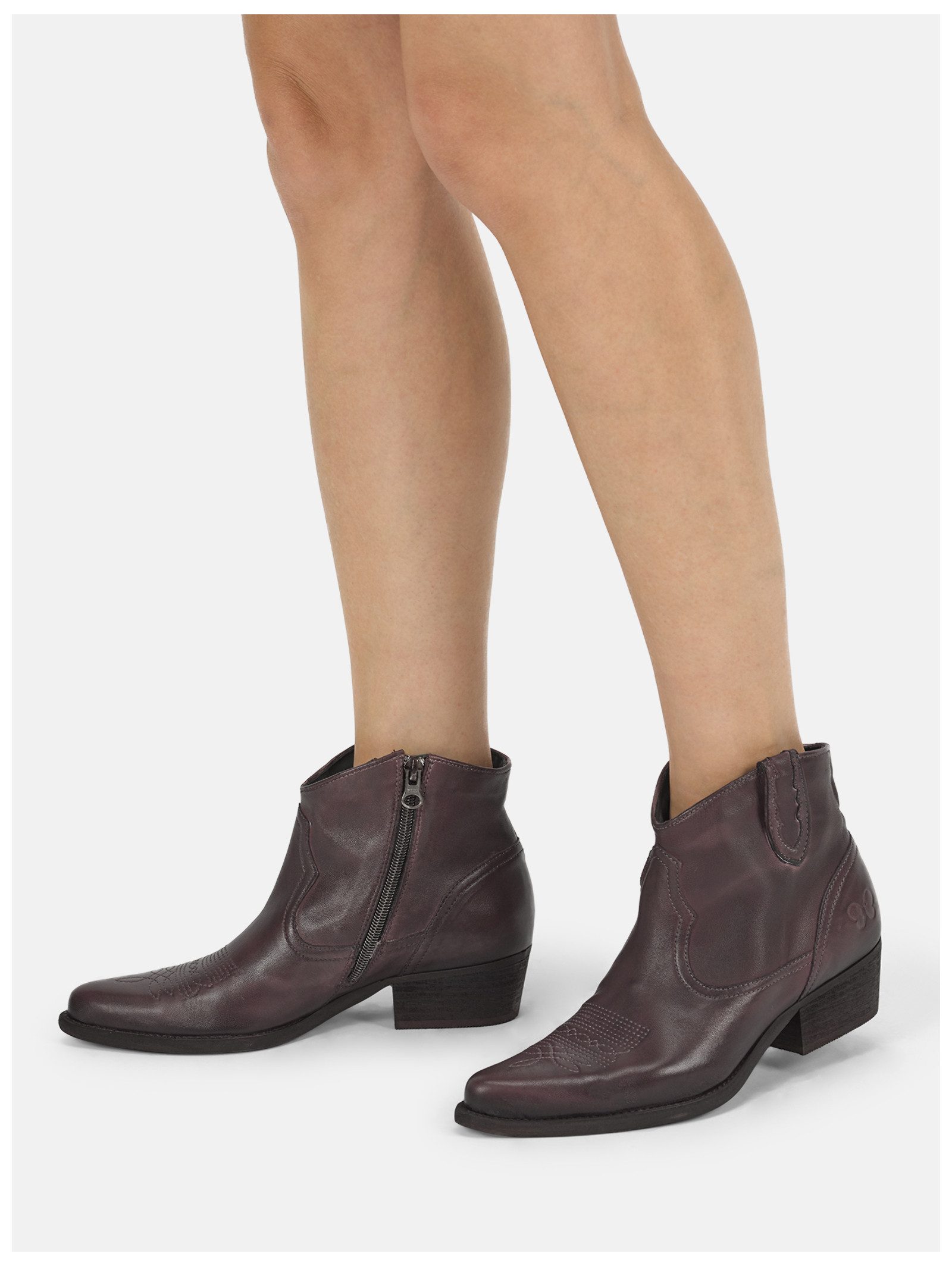 Felmini Stiefelette Leder . Cowboy Stiefelette