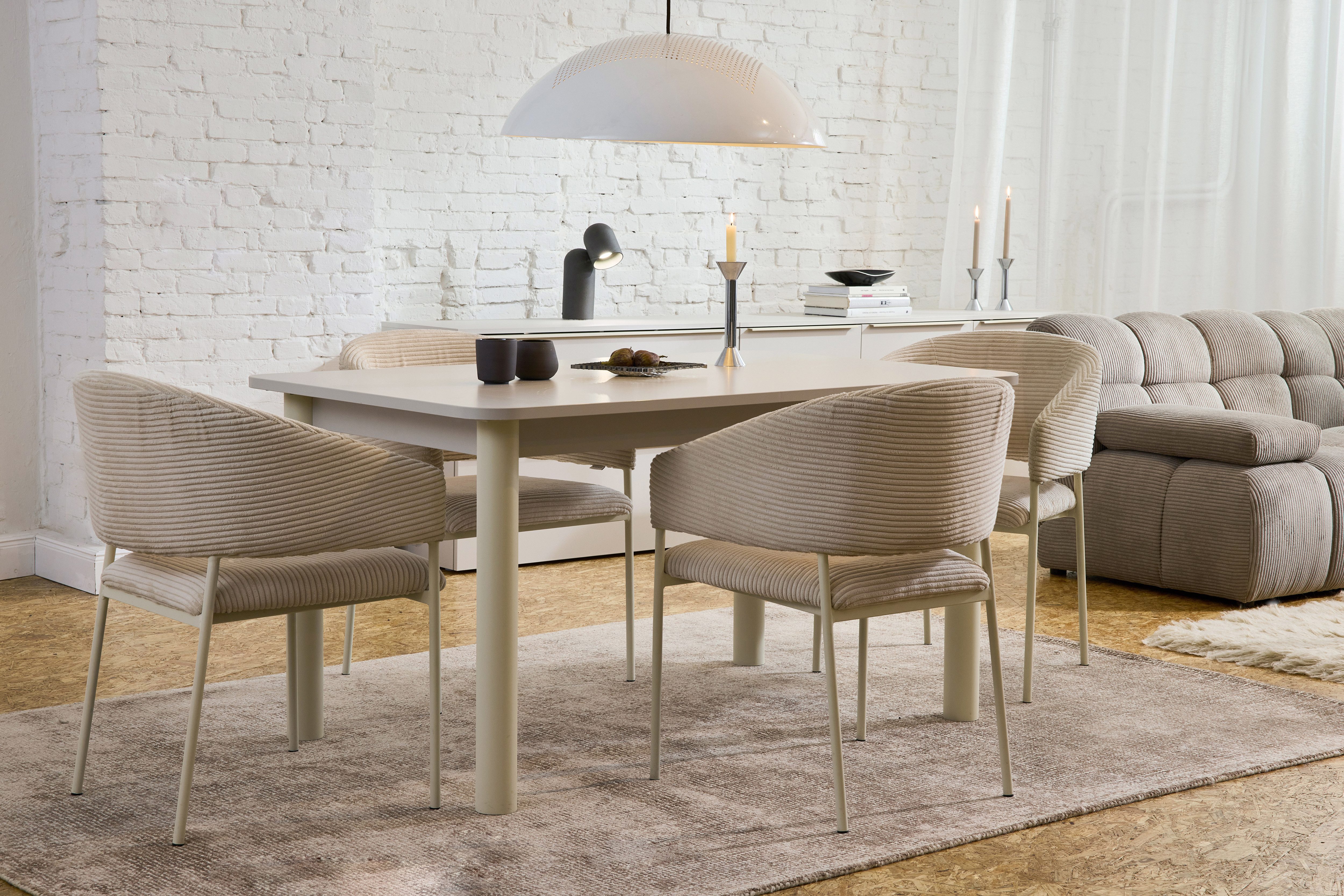 TOM TAILOR HOME Essgruppe COLOR TABLE 140x90 + 4x EMBRACE ARMCHAIR – harmonische Farben, (Set, 1 Tisch und 4 Stühle), für ein stimmiges Gesamtbild am Esstisch – ohne langes Suchen.