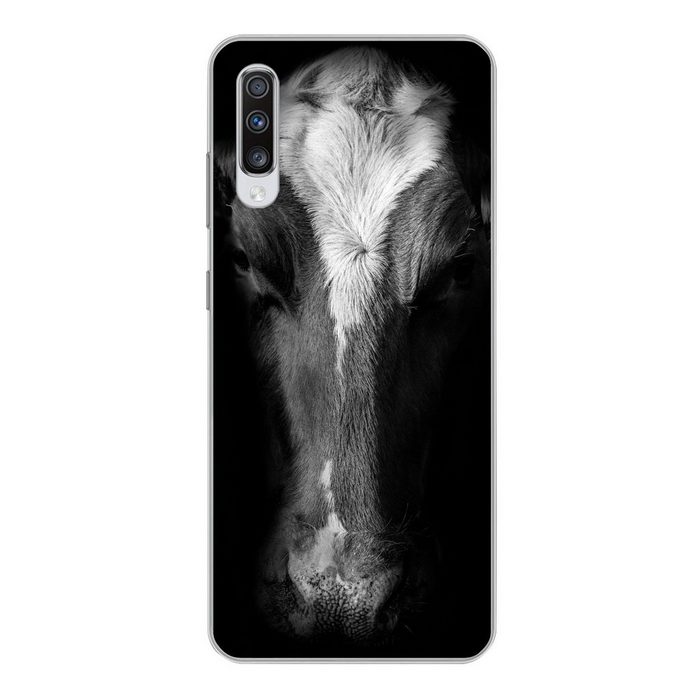 MuchoWow Handyhülle Kuh Porträt auf schwarzem Hintergrund in schwarz und weiß Phone Case Handyhülle Samsung Galaxy A70 Silikon Schutzhülle