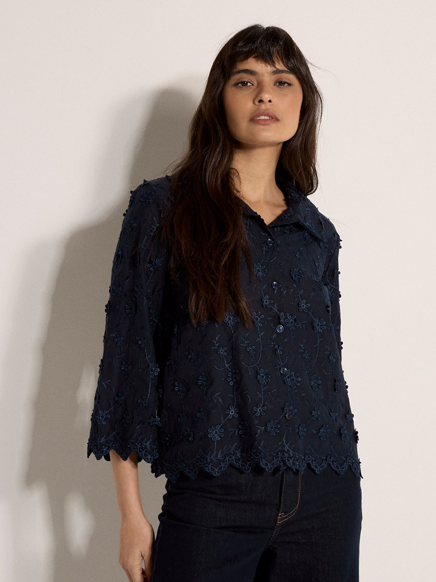 Apricot Spitzenbluse Gekürztes Shirt mit Blumenapplikation mit Blumenapplik günstig online kaufen