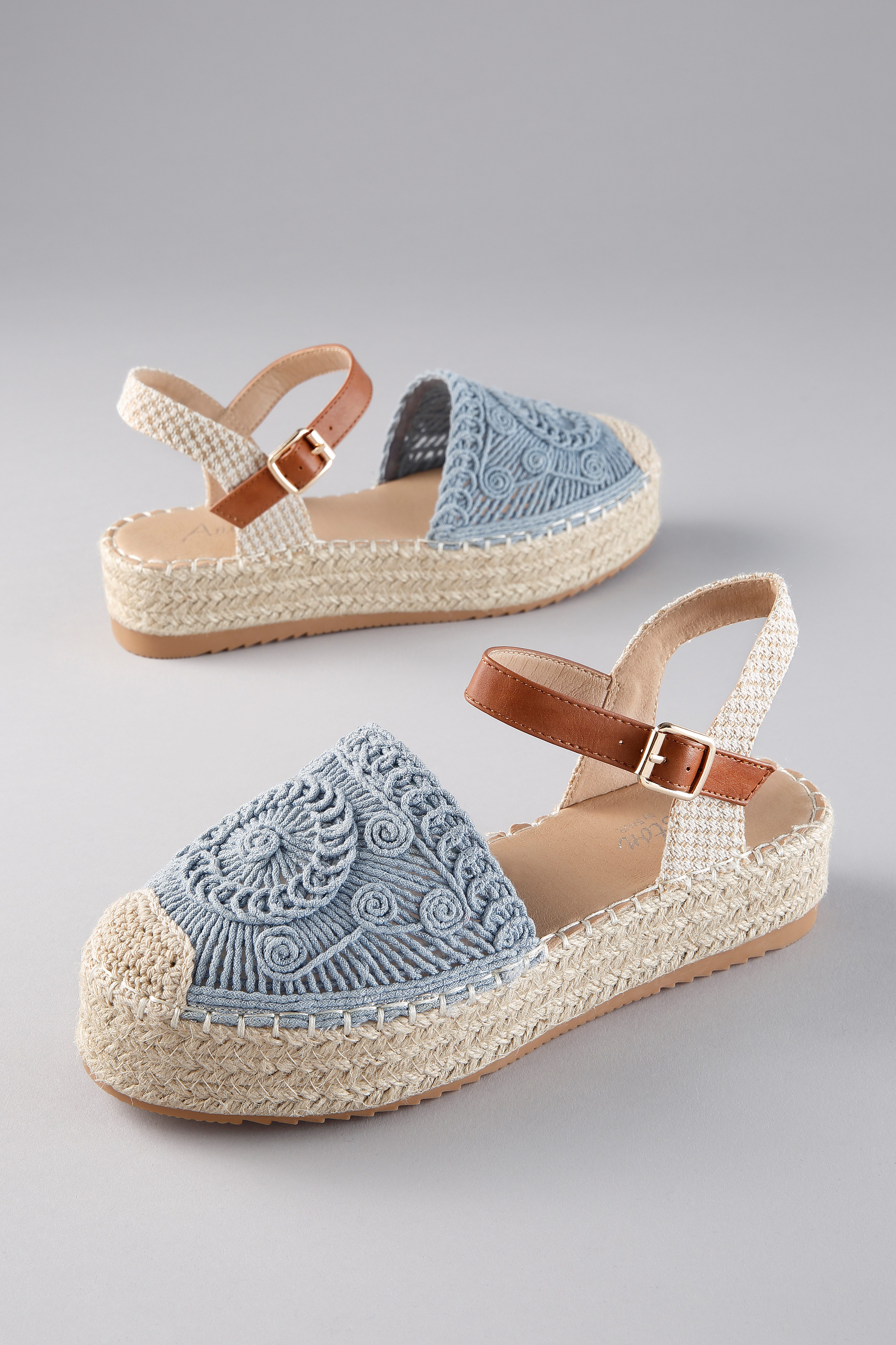 Aniston SHOES Plateausandale Häkel-Sandale, Sommerschuh, Urlaubsschuh - NEUE KOLLEKTION. € 49,99