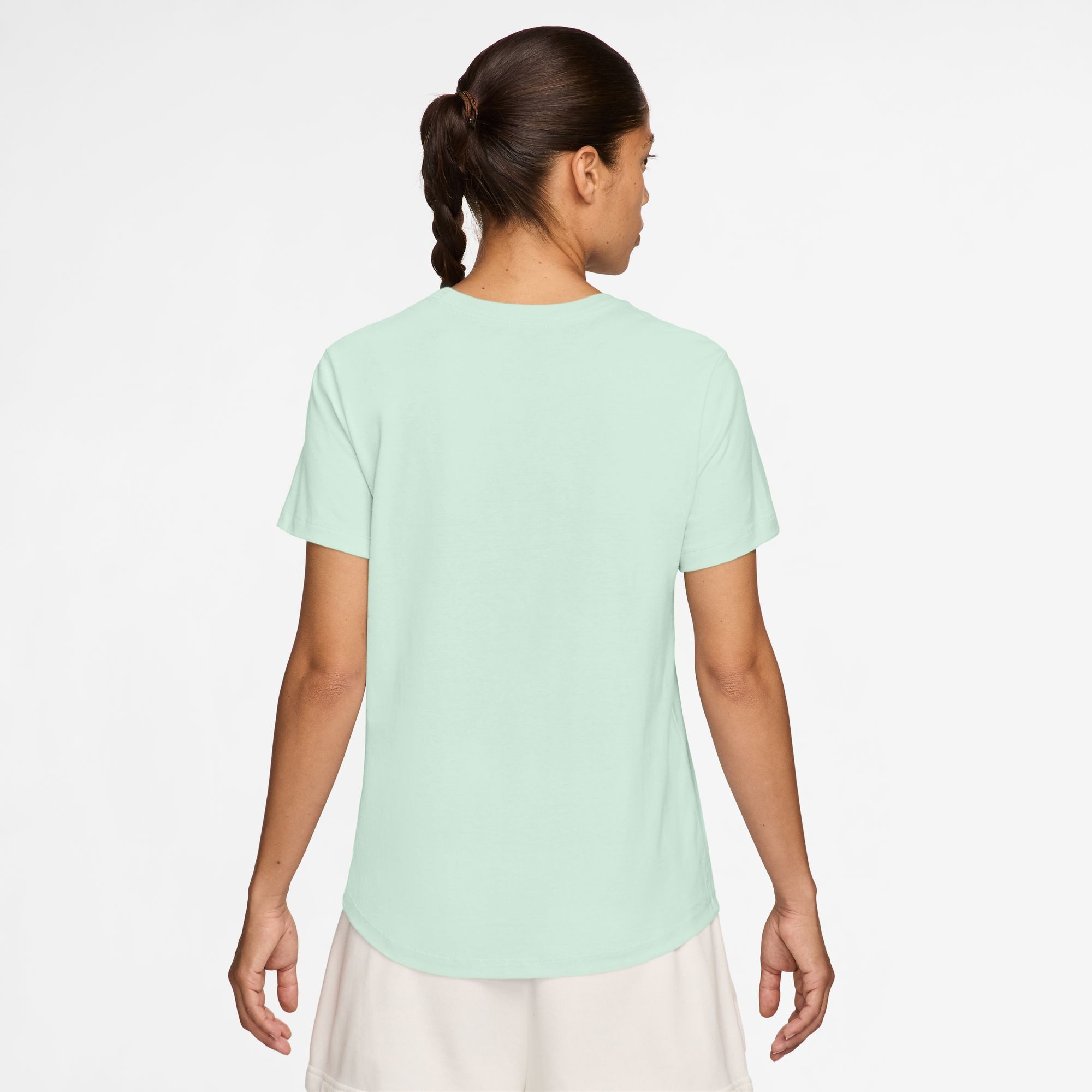 Nike Sportswear T-Shirt W NSW CLUB SS TEE etwas weiterer Schnitt, kürzere Länge, mit leicht abgerundetem Saum