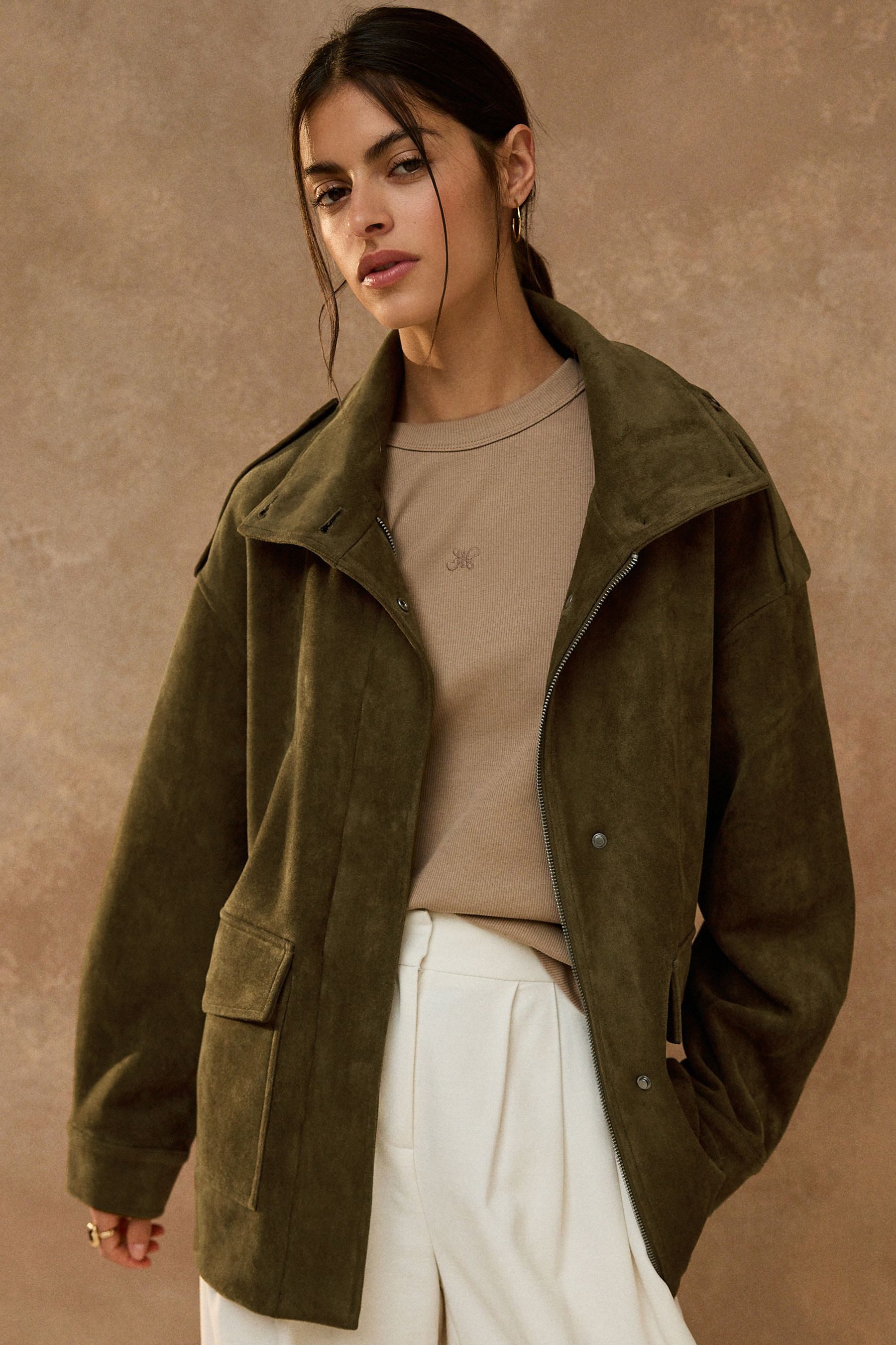 Next Lederimitatjacke Jacke aus Velourslederimitat, Kurzgröße (1-St) – Bild 5 von 5
