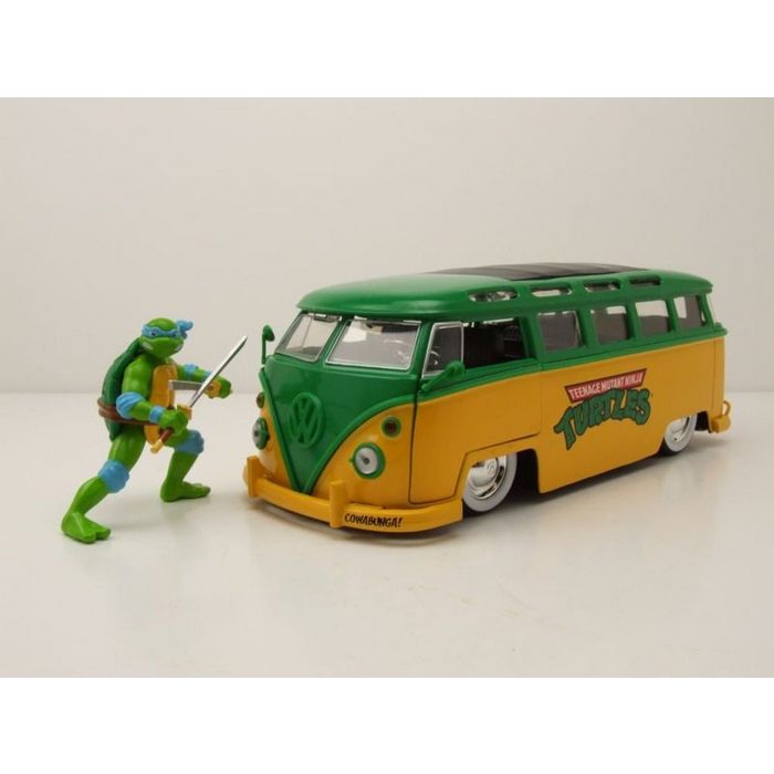 JADA Modellauto VW T1 Samba Bus TMNT Ninja Turtles 1962 gelb grün mit Leonardo Figur Maßstab 1:24