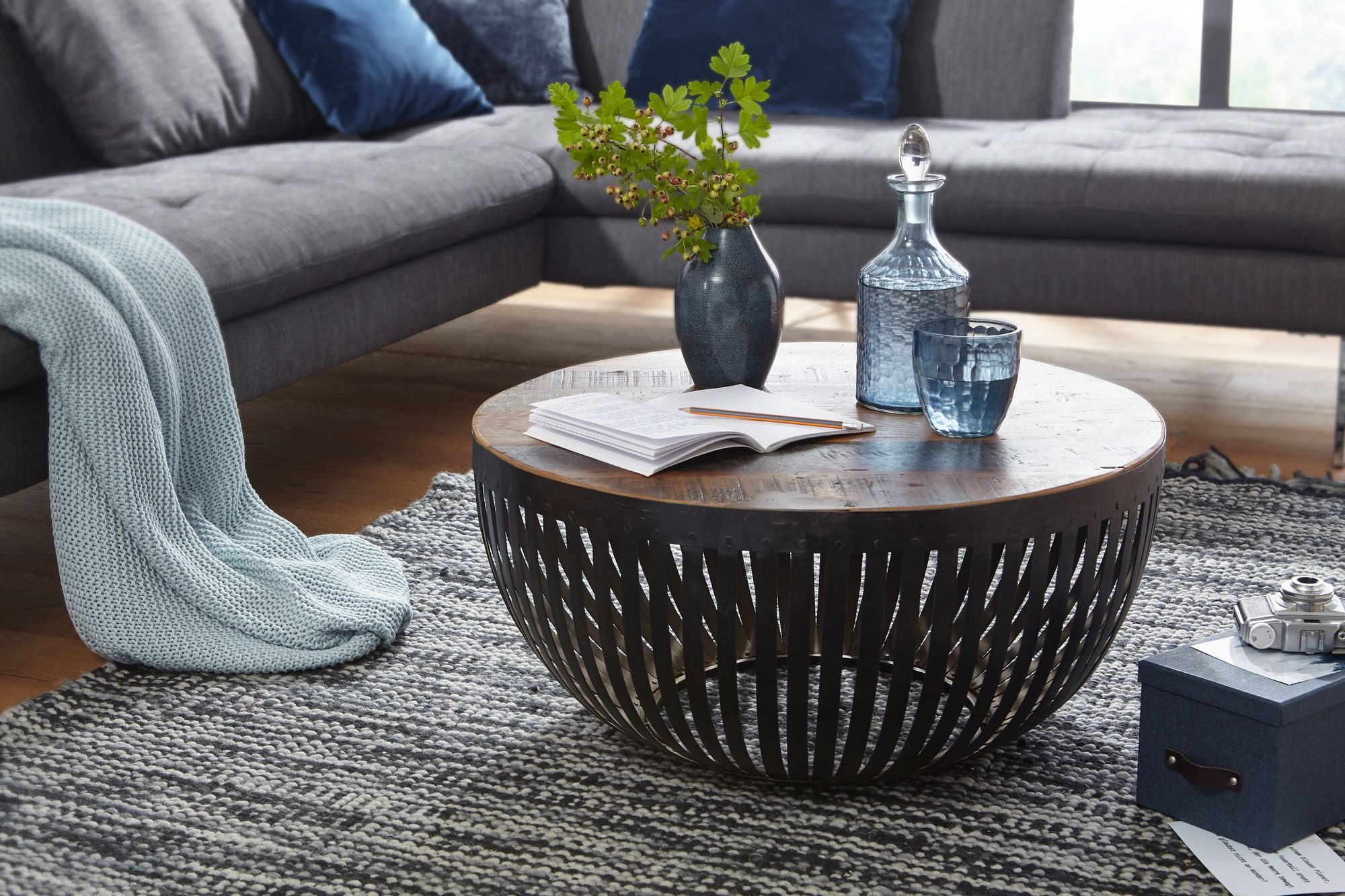 Wohnling Couchtisch WL5.547 Tisch Holz Massiv / Metall Wohnzimmertisch Design Sofatisch (70x33x70 cm Massivholz Metall Rund Modern Shabby), Kleiner Wohnzimmertisch, Sofatisch Kaffeetisch