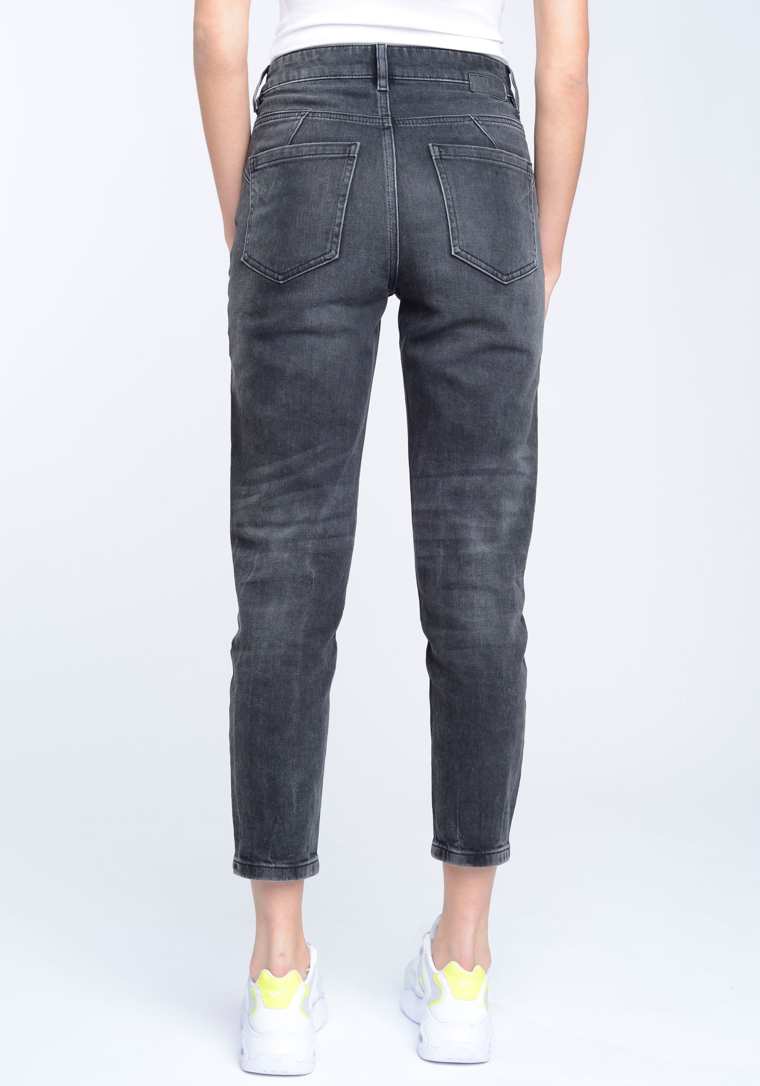 2-Knopf-Verschluss Mom-Jeans mit Vintage verkürzter Grey Beinlänge 94ORA GANG