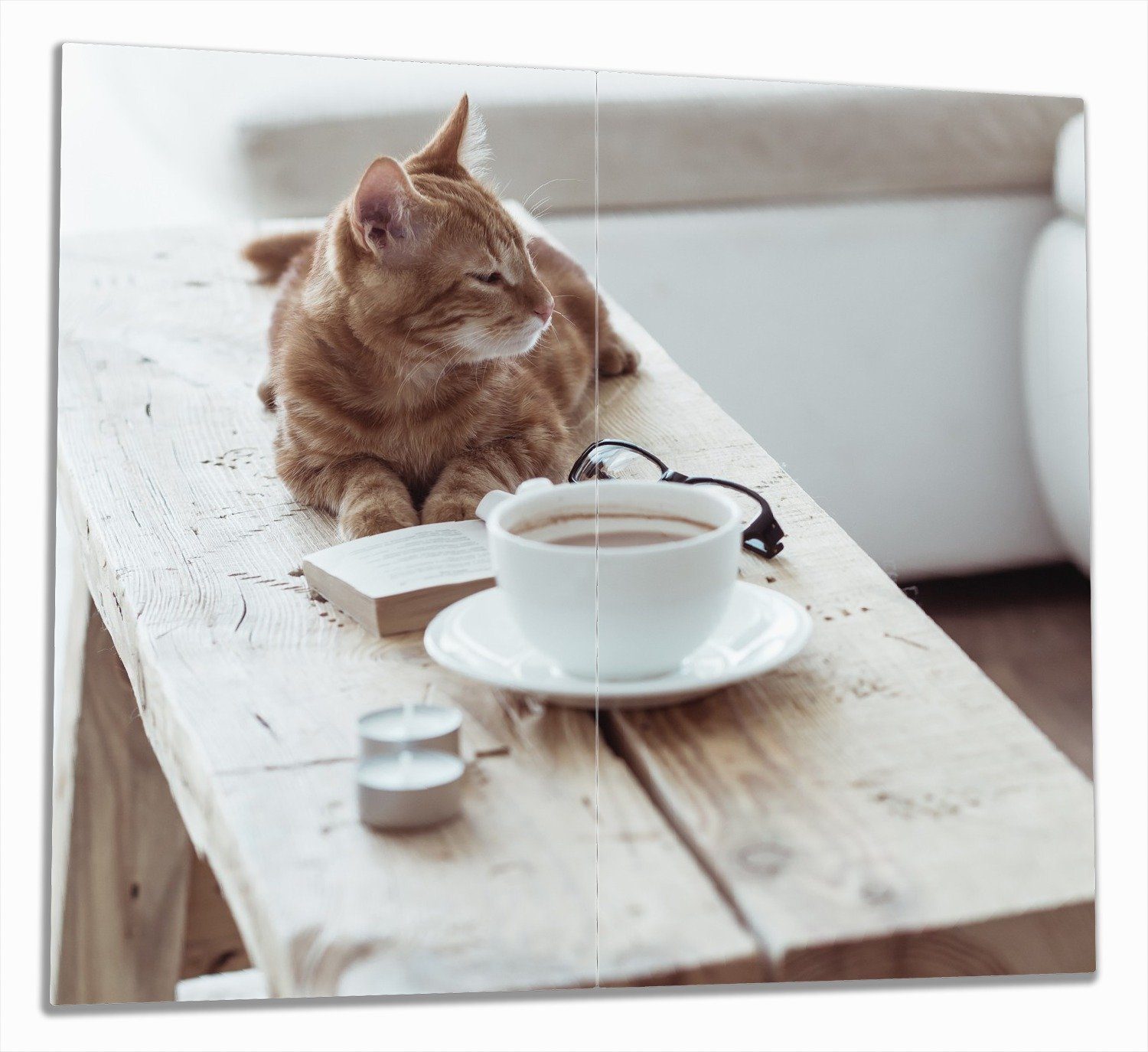 Wallario Herd-Abdeckplatte Süße rot getigerte Katze beim Kaffee, ESG-Sicherheitsglas, (Glasplatte, 2 tlg., inkl. 5mm Noppen), verschiedene Größen