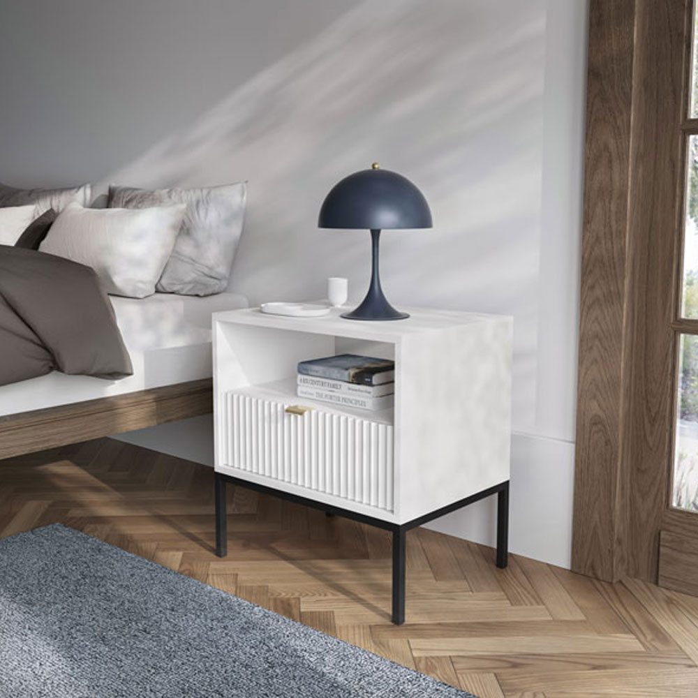 Feldmann-Wohnen Nachtkonsole Nova (1 offenes Fach, 1 Schublade, Metallgestell, 1 St., Riffel-Optik Front, goldfarbene Metallgriffe, ABS-Kanten), 54x39x56cm, Fronten mit ausdrucksstarkem geriffelten Muster