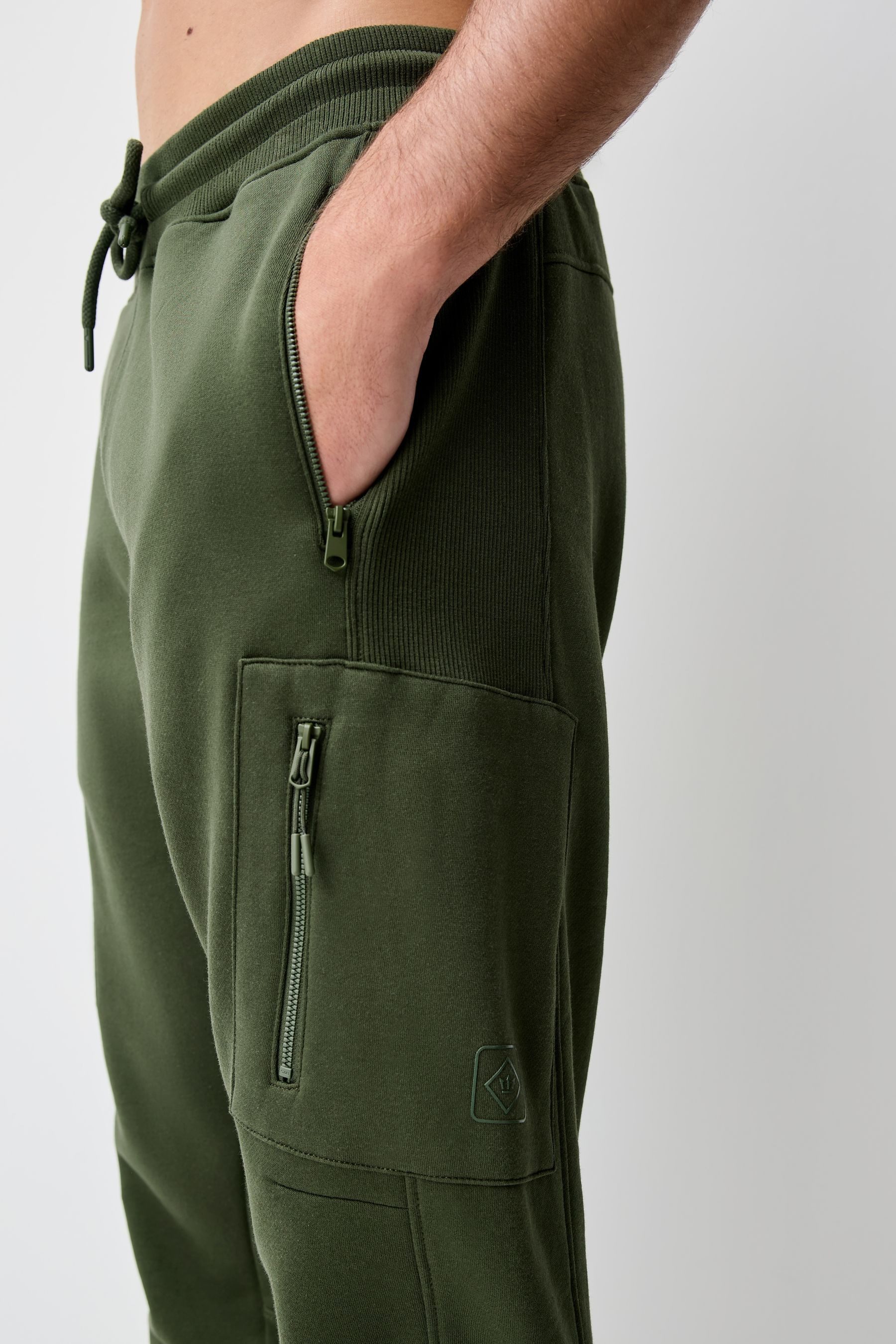 Next Jogginghose Utility-Cargohose aus schwerem Brushback-Stoff (1-tlg)