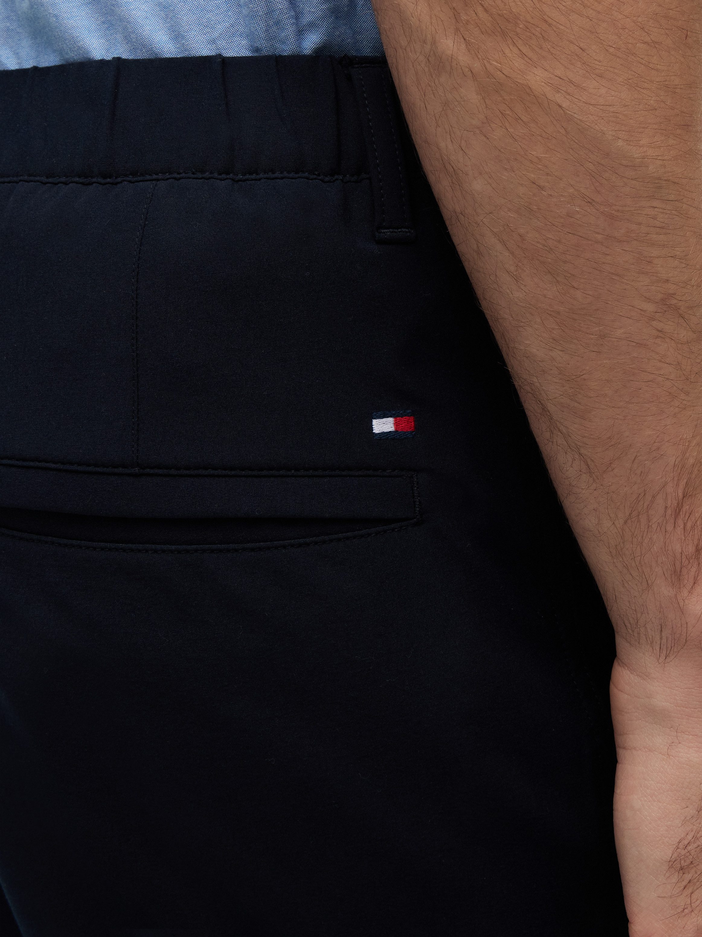 Tommy Hilfiger Chinoshorts DOVER mit Flag-Stickerei