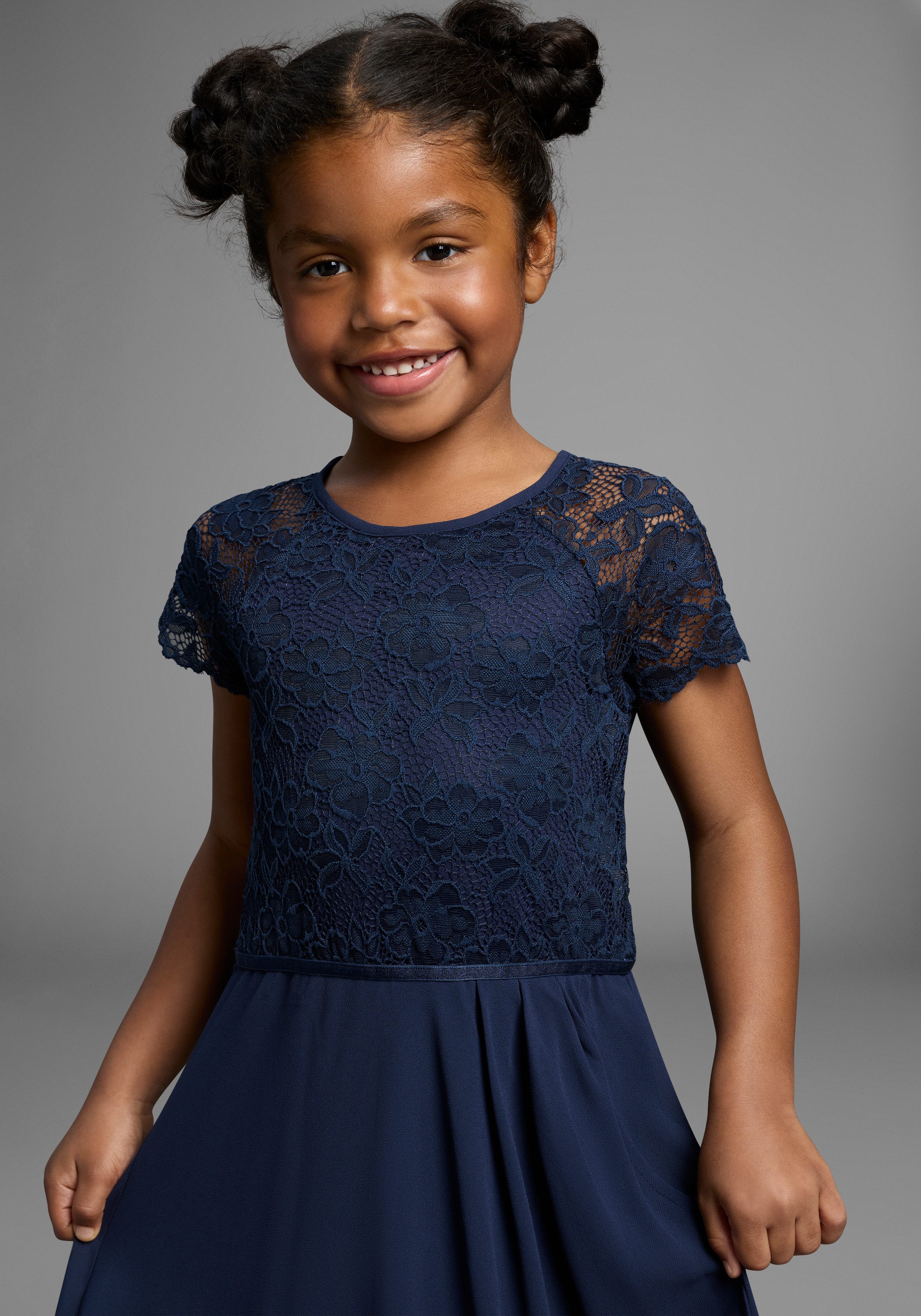 KIDSWORLD Jerseykleid Festliches Kleid mit Spitze Elegantes Kleid mit Spitze und Chiffon – Bild 2 von 5