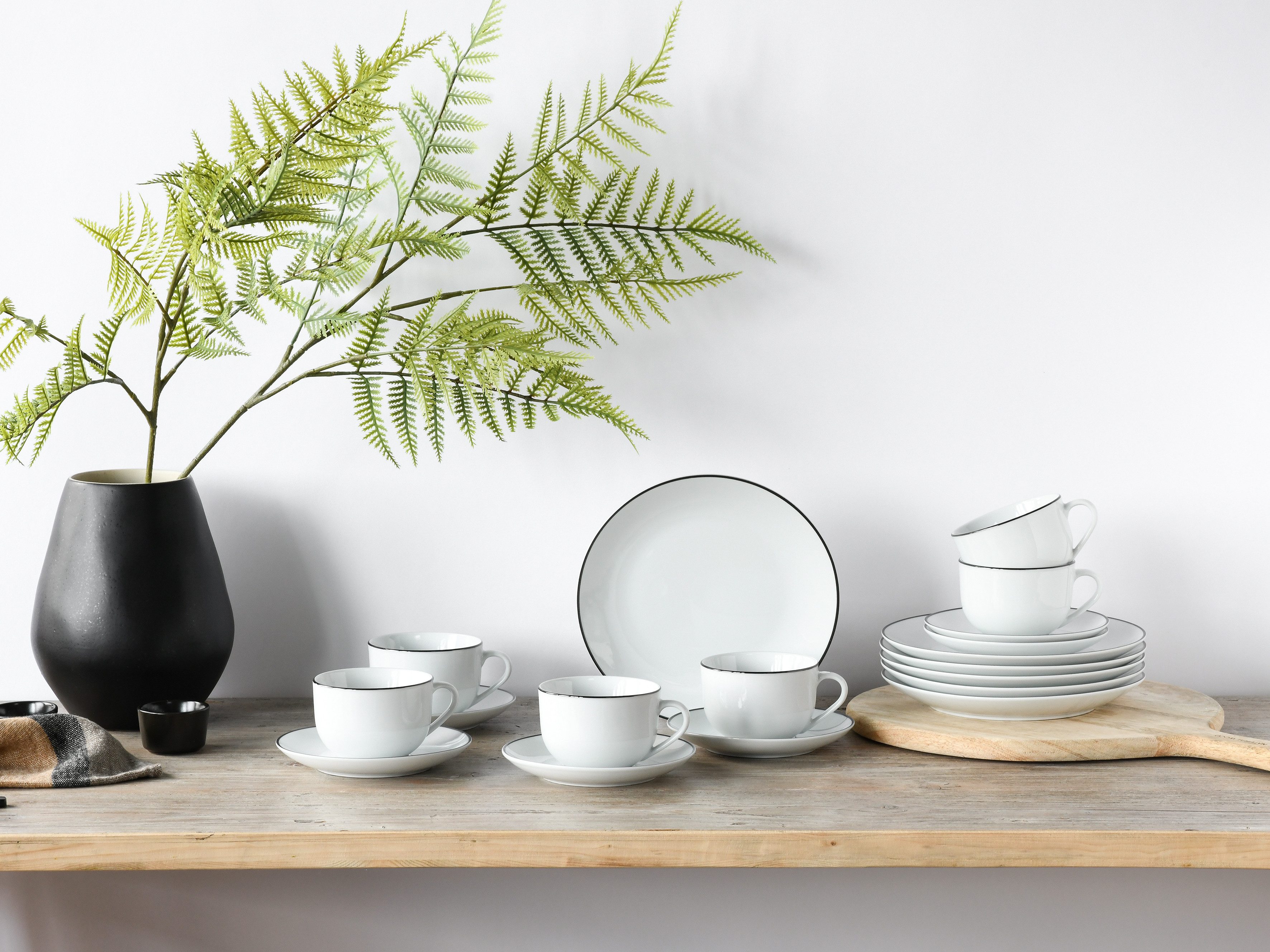 CreaTable Kaffeeservice Luna Black Line (18-tlg), 6 Personen, Porzellan, handgemaltes Liniendekor