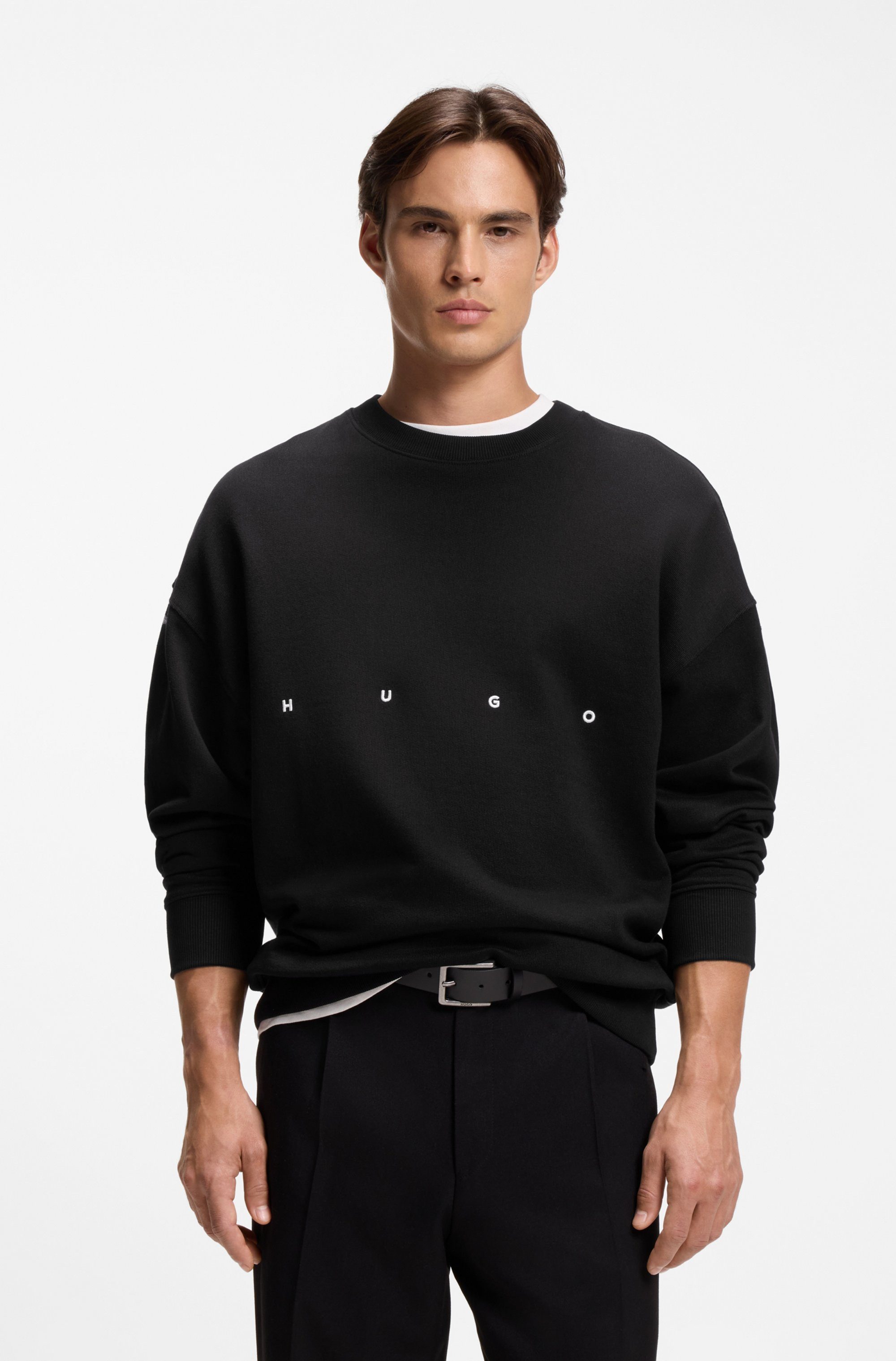 HUGO Sweatshirt Darislong Rundhalsausschnitt, Oversize Fit, gesticker Logoschriftzug