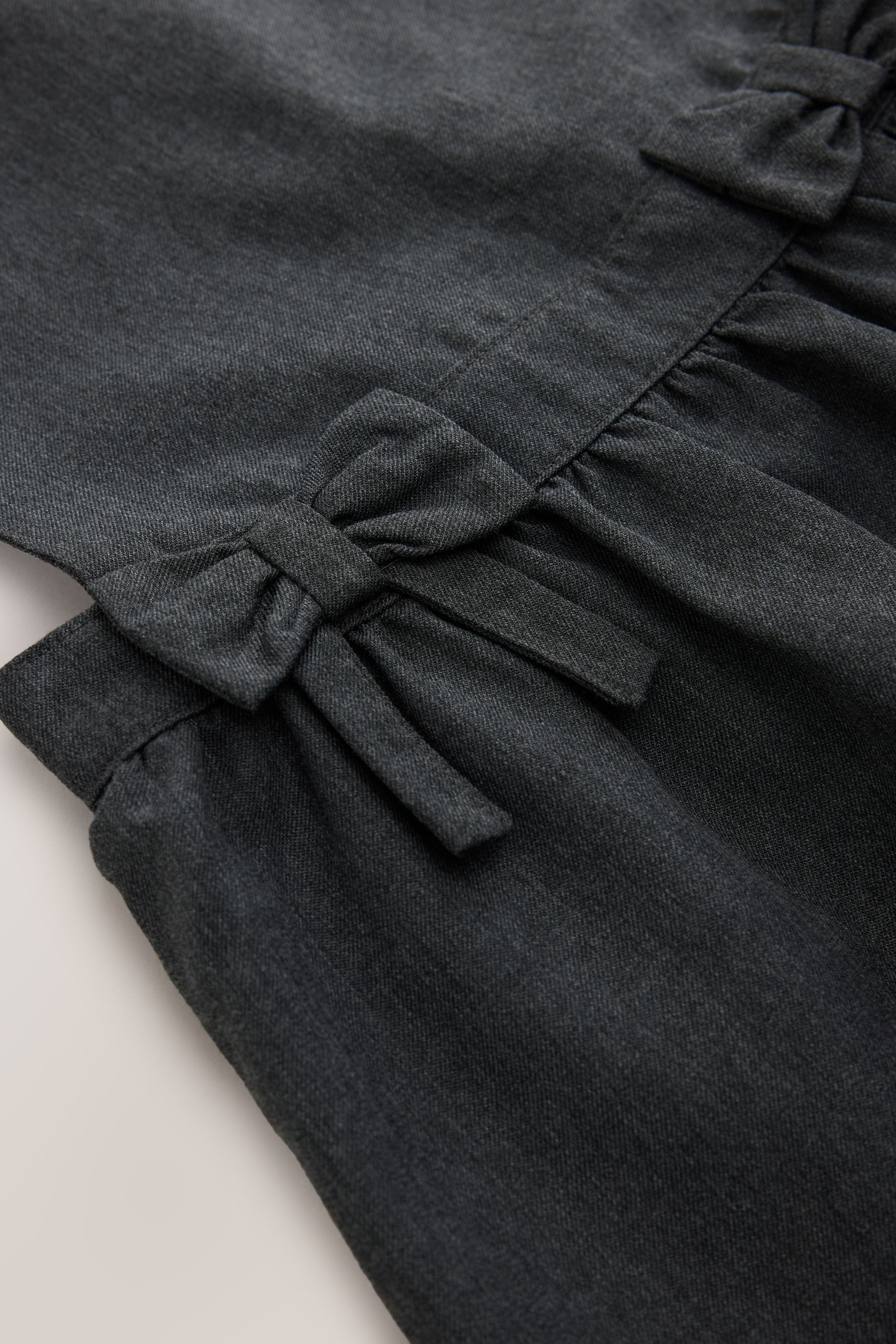 Next Latzkleid Latzkleid mit Schleife an der Taille (1-tlg) – Bild 3 von 5