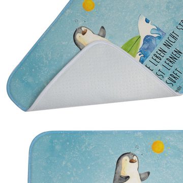 Badematte Pinguin Surfer - Eisblau - Geschenk, Duschteppich, Badezimmermatte, W Mr. & Mrs. Panda, Höhe 1 mm, 100% Polyester, rechteckig, Märchenhafte Designs