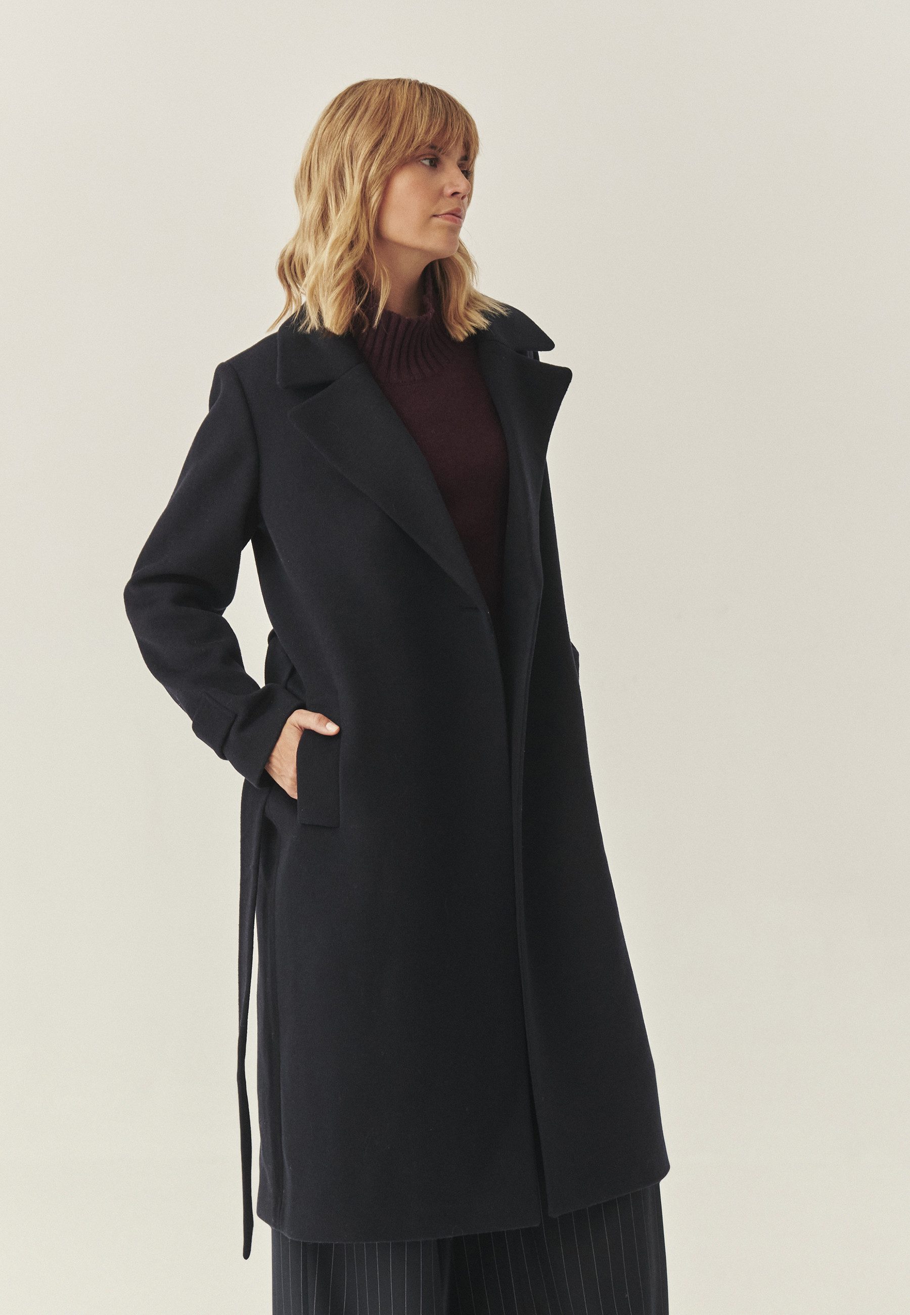 TATUUM Langmantel Wool Coat With Belt - Side