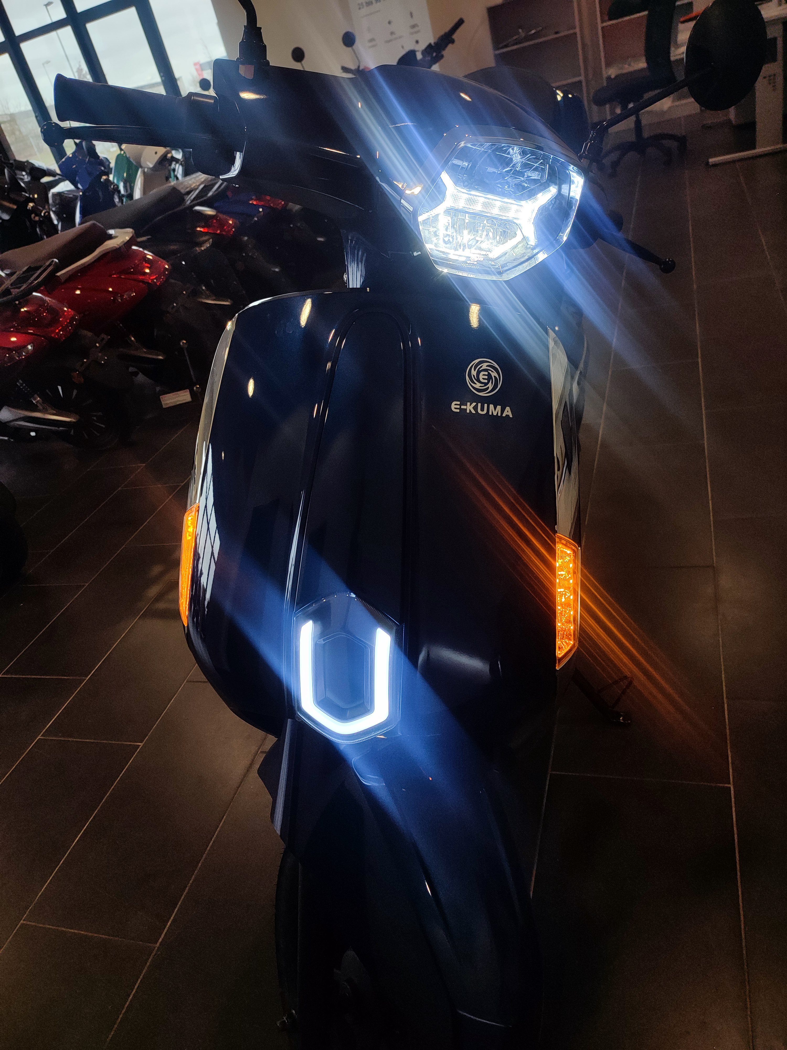 e-kuma E-Motorroller Cloud, 4500,00 W, 45 km/h, inklusive Topcase, inklusive 1x 72V31,2Ah Akku