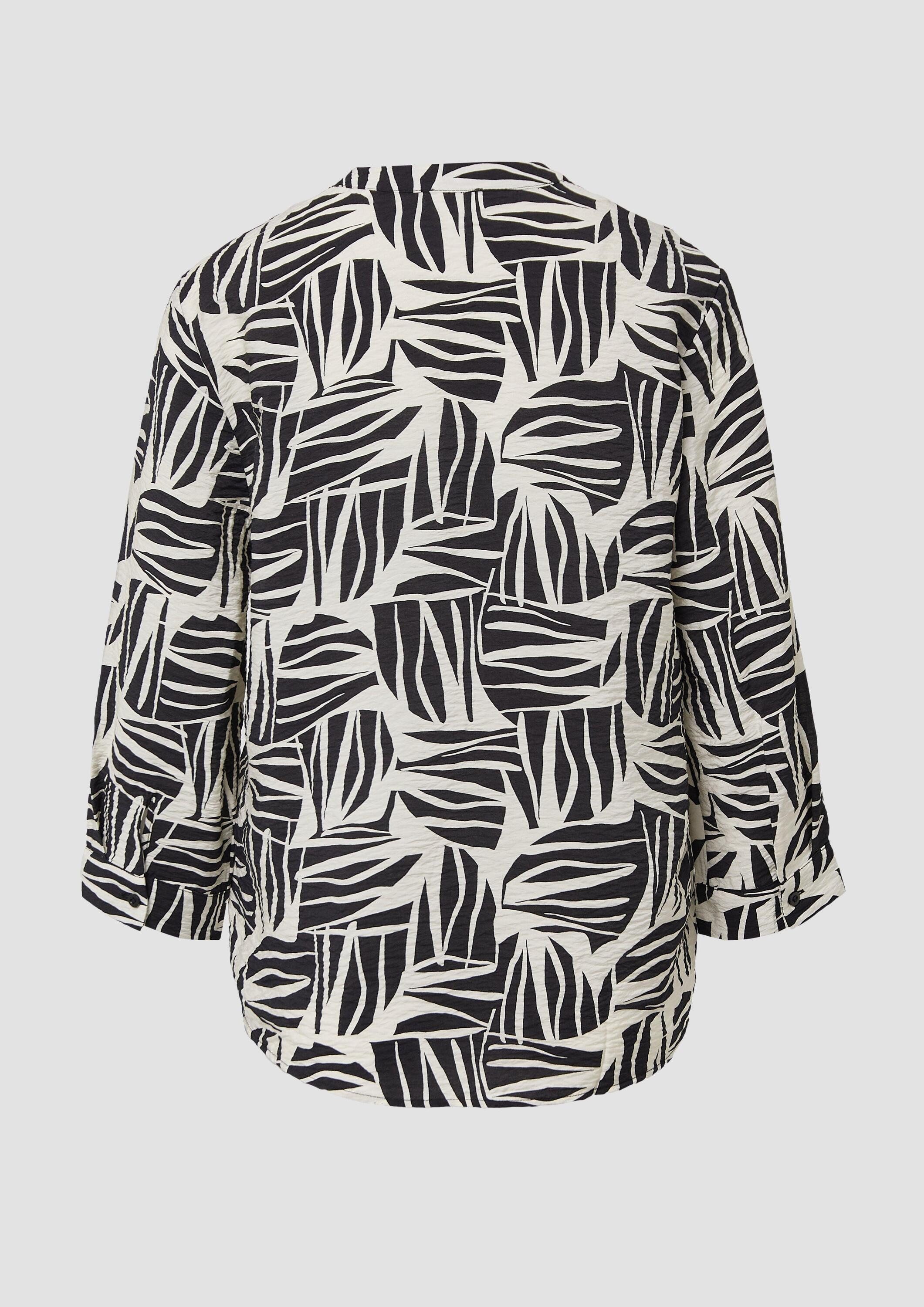 s.Oliver Kurzarmbluse Bluse Bluse aus strukturiertem Viskosemix mit All-over-Print