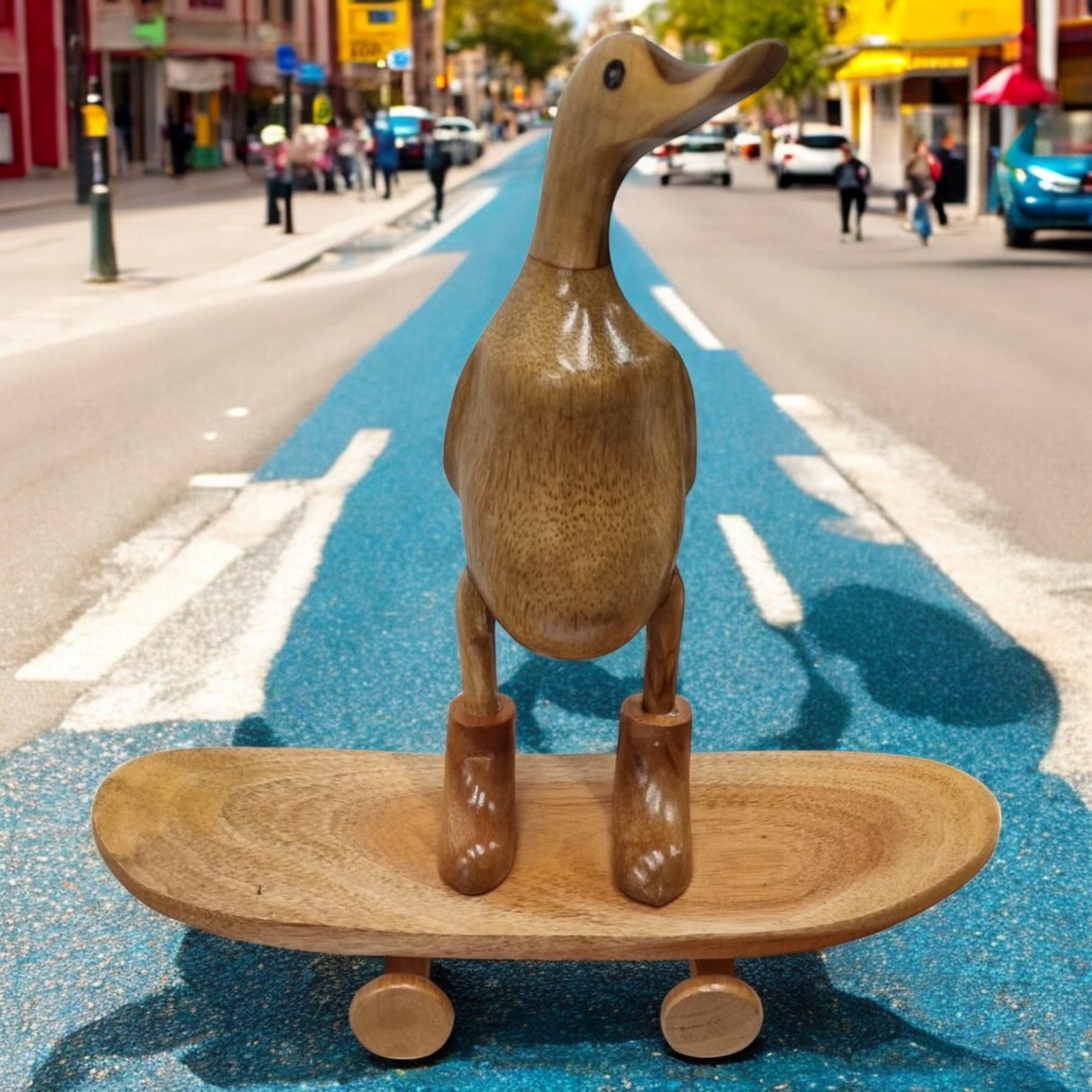 Kinaree Dekofigur Deko Holz Ente mit Skateboard, Unikat, Handgefertigt, Naturprodukt
