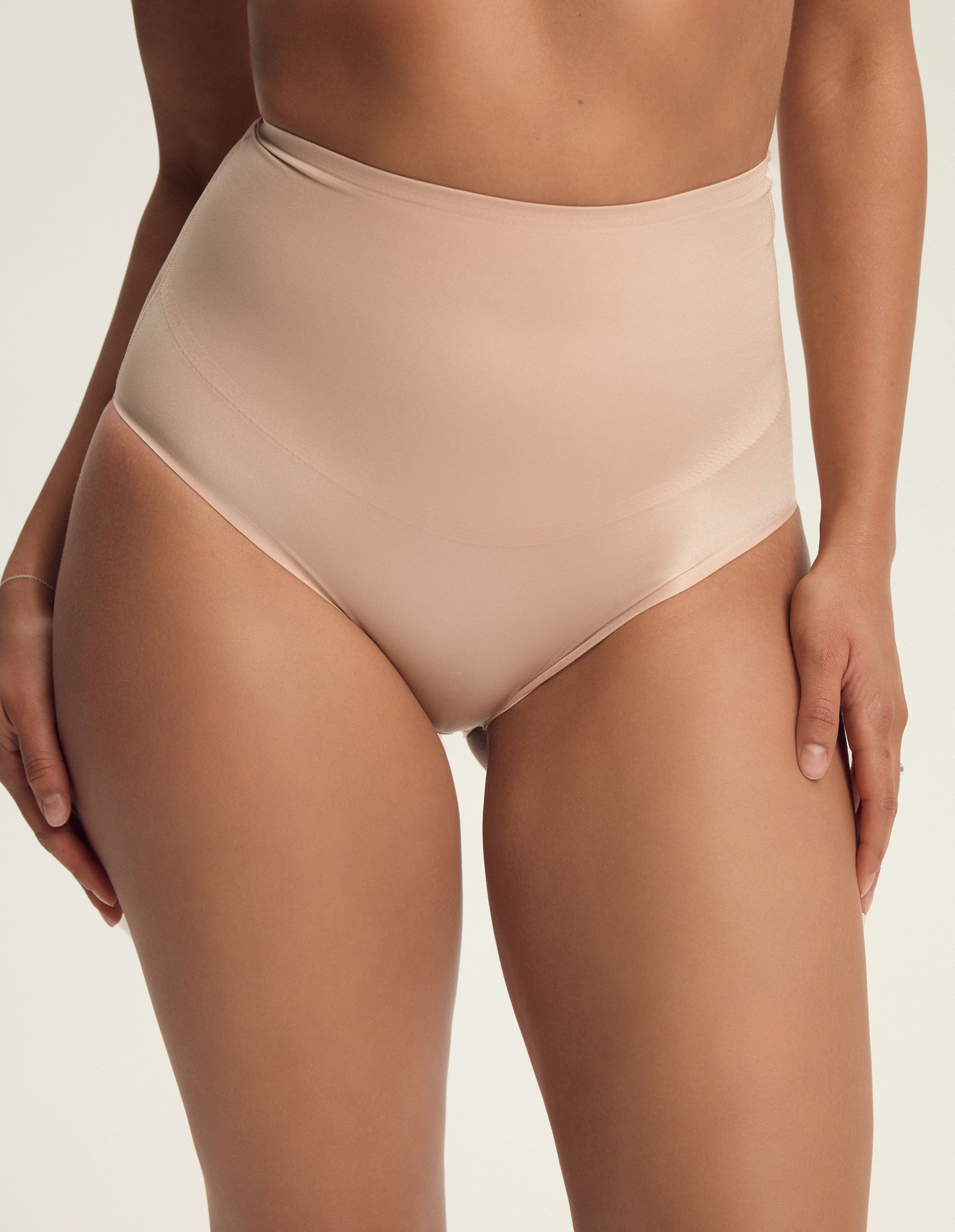 ESOTIQ Miederhose Miederhose Silky, starker Shaping Effekt, nahtlos, glatte Microfaser