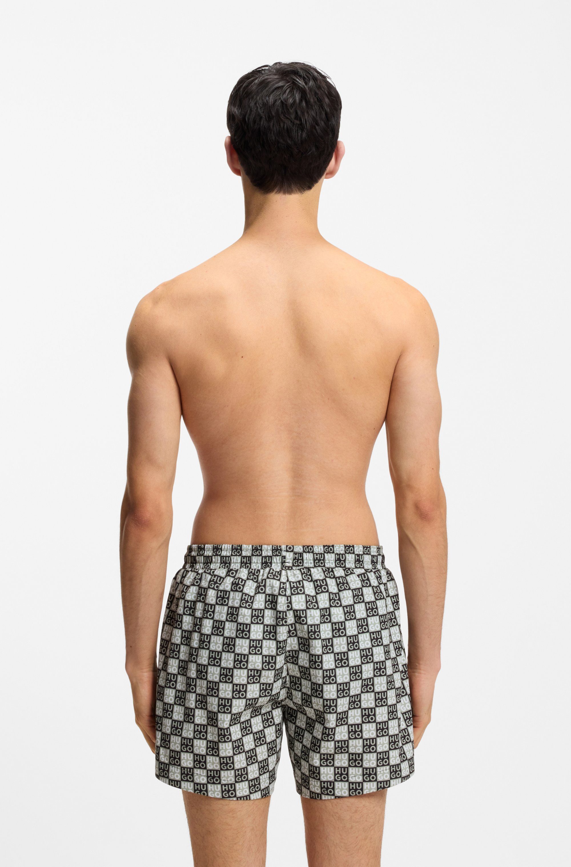 HUGO Badeshorts AARON mit Schachbrett-Logos, elastischer Bund
